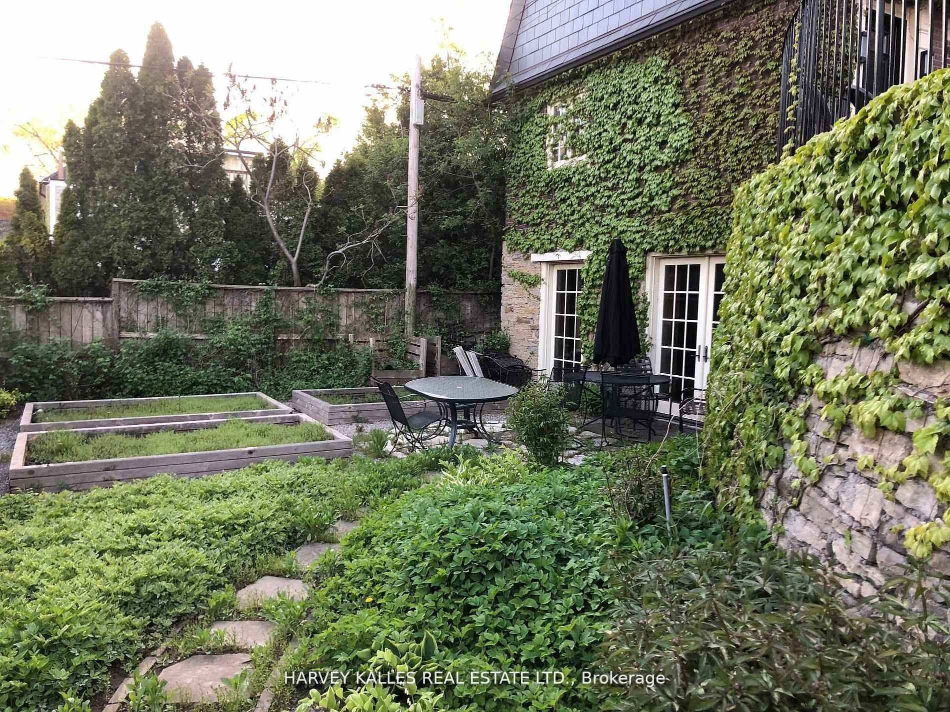 444 Russell Hill Road