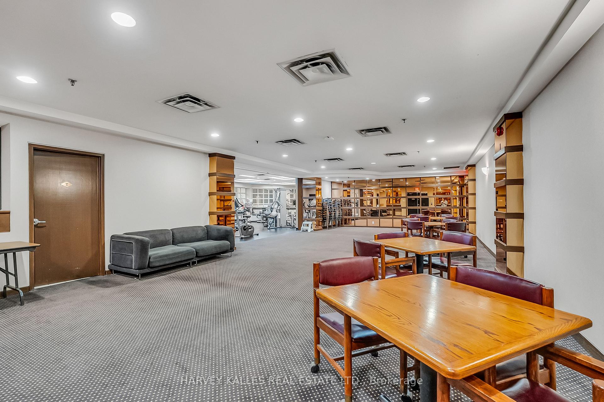 7 Broadway Avenue 609