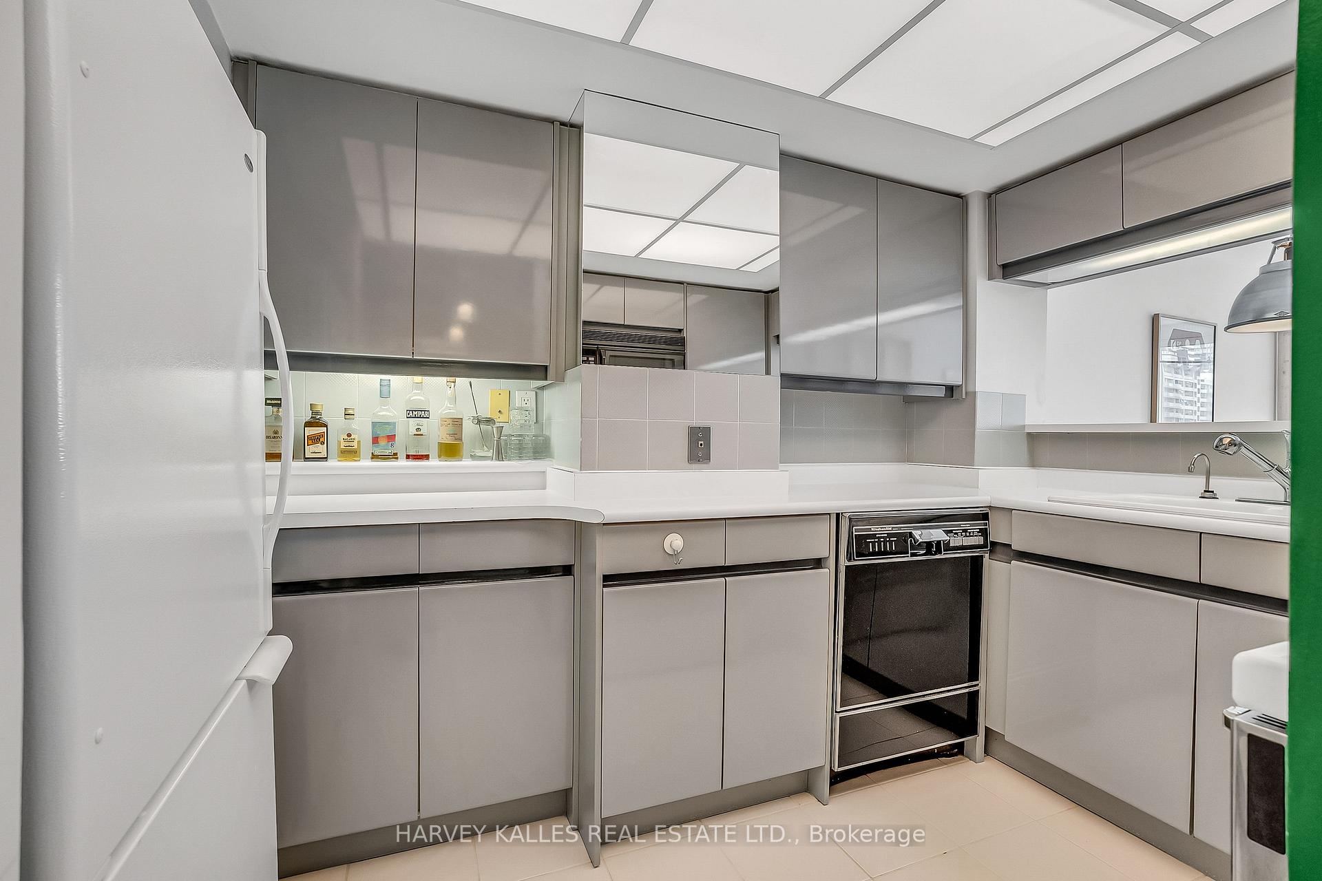 7 Broadway Avenue 609