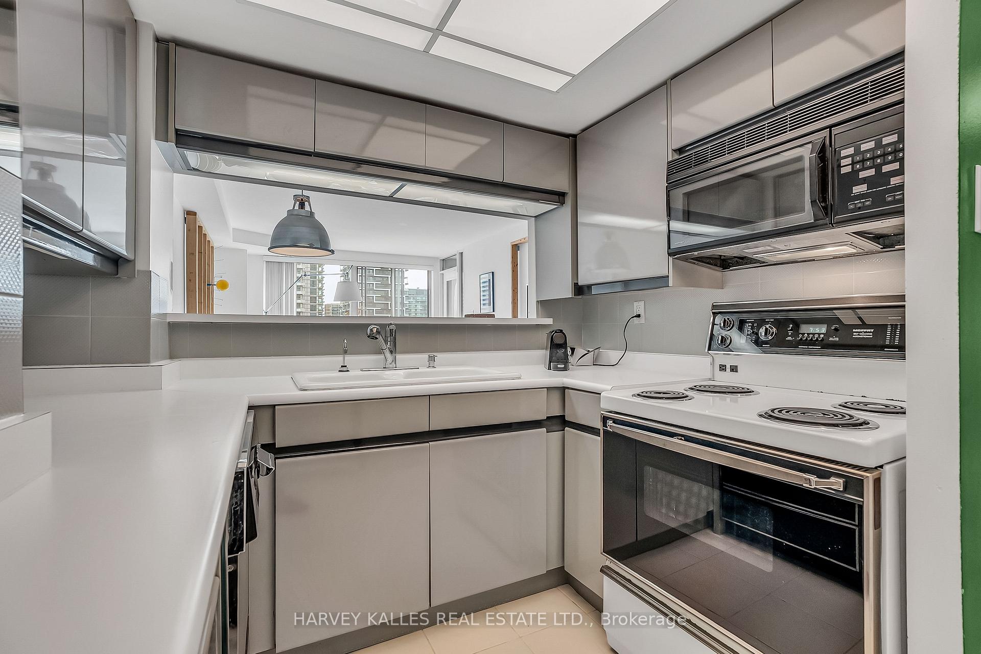 7 Broadway Avenue 609