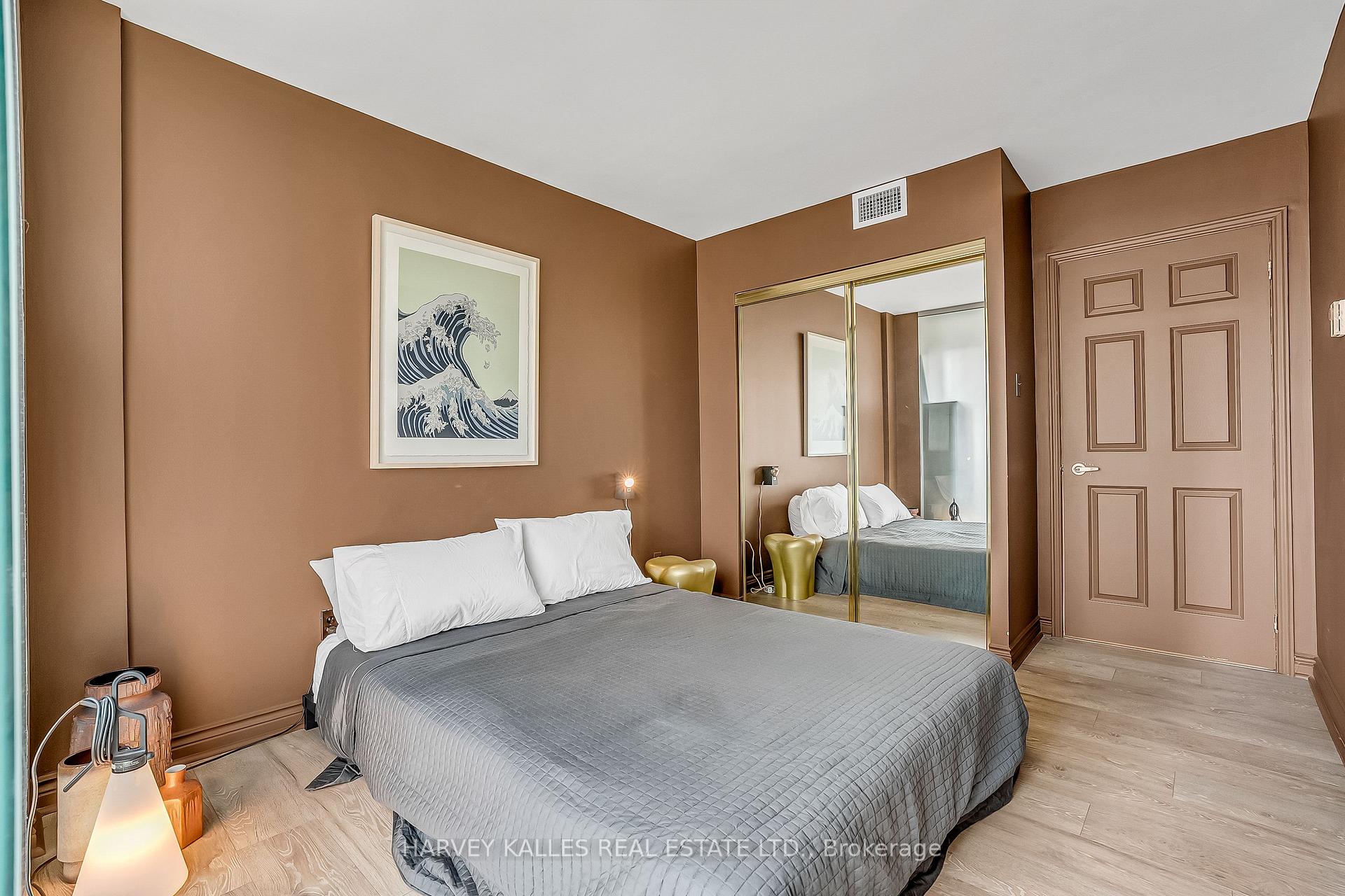 7 Broadway Avenue 609