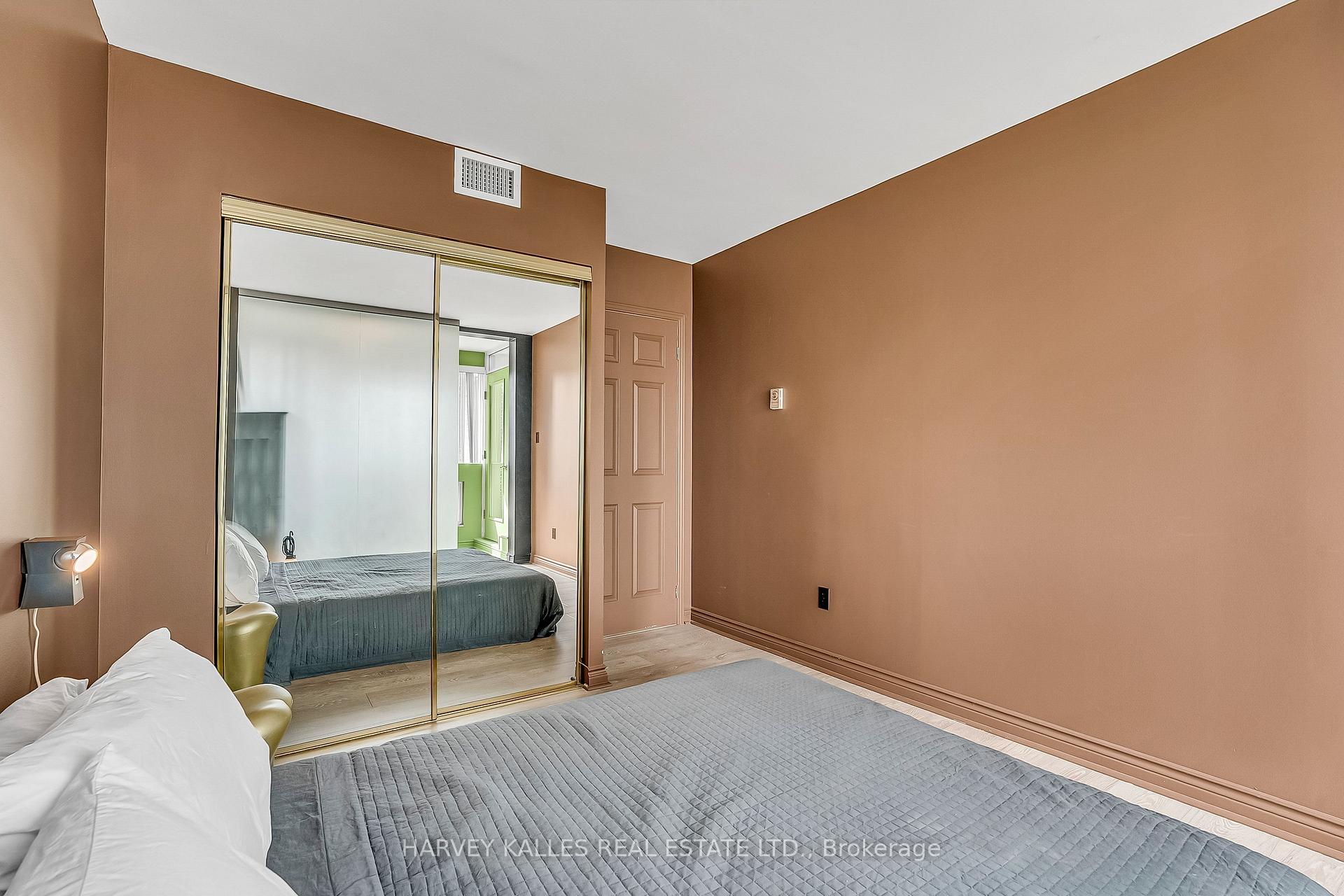 7 Broadway Avenue 609