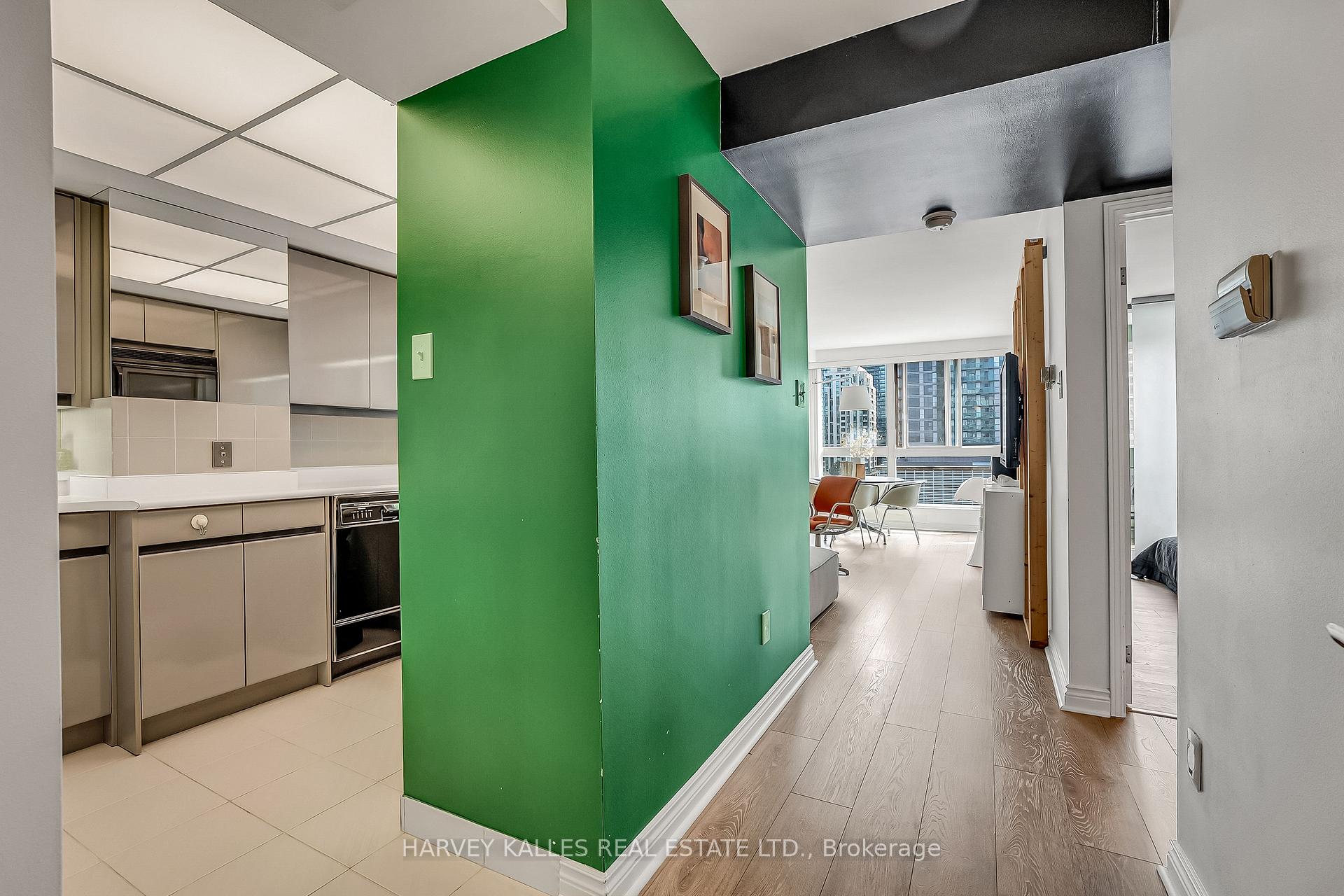 7 Broadway Avenue 609