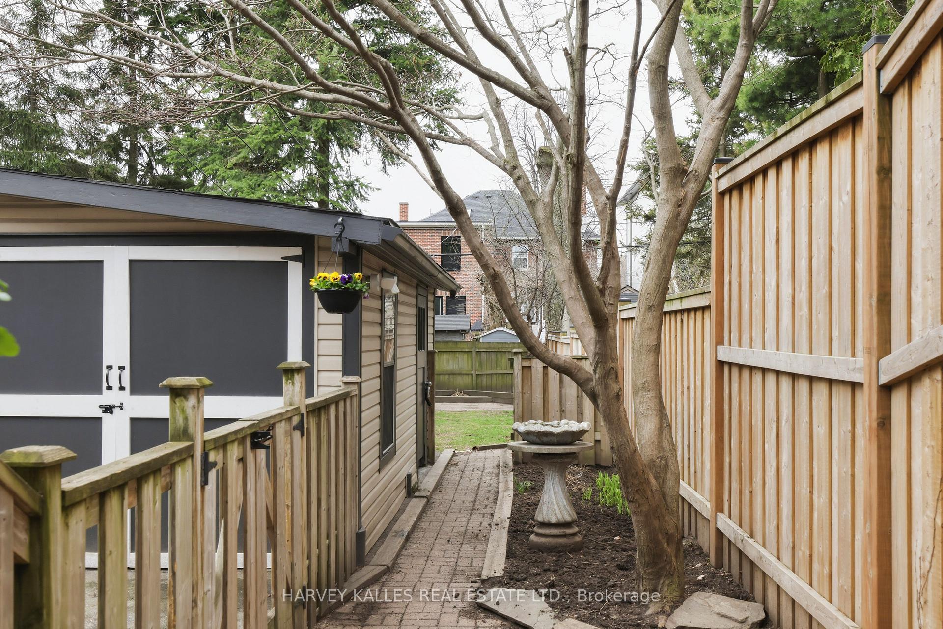 683 Hillsdale Avenue E