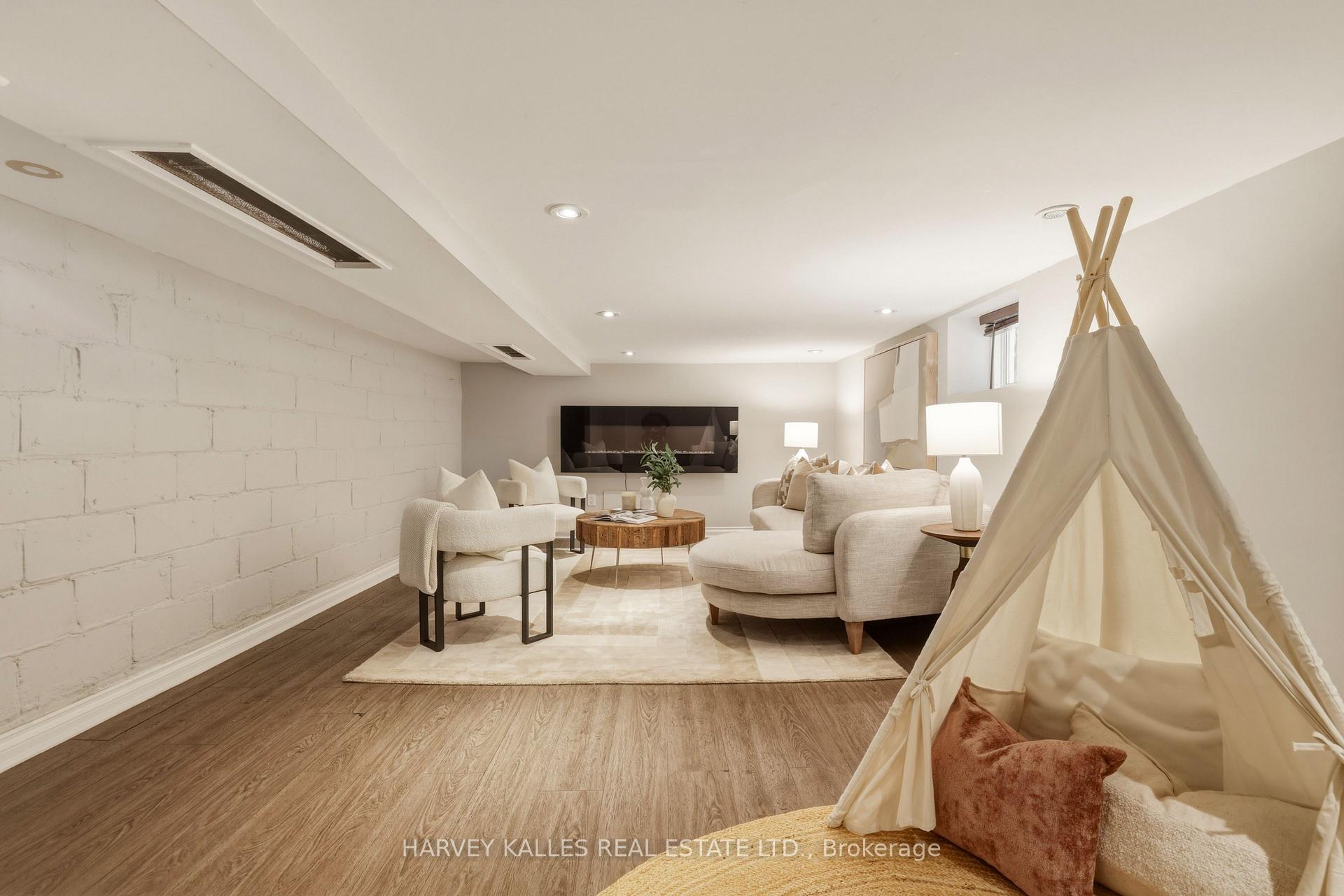 683 Hillsdale Avenue E