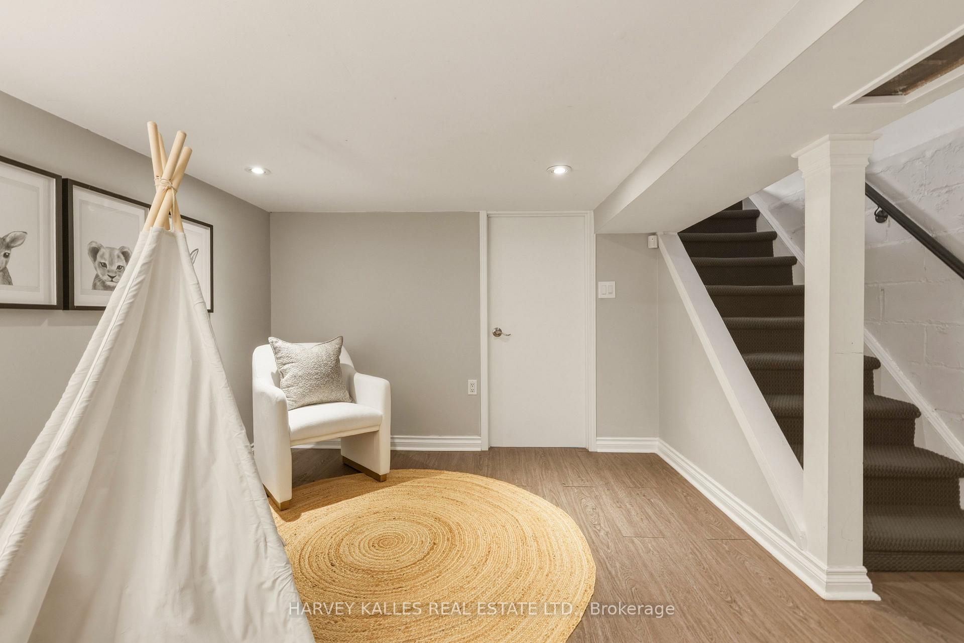 683 Hillsdale Avenue E