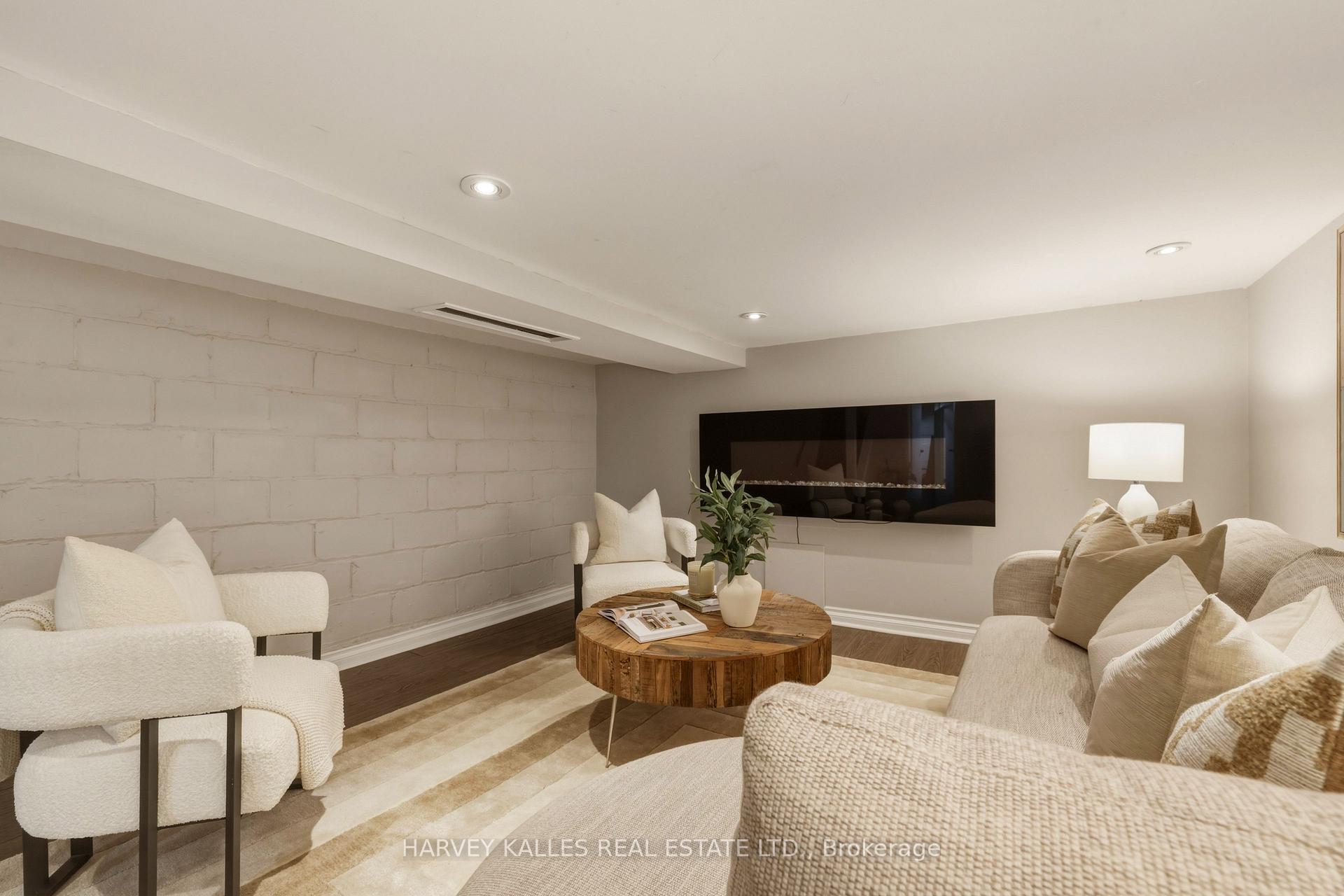 683 Hillsdale Avenue E