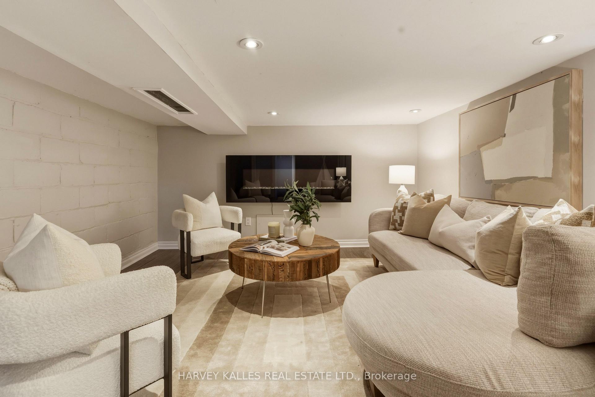 683 Hillsdale Avenue E