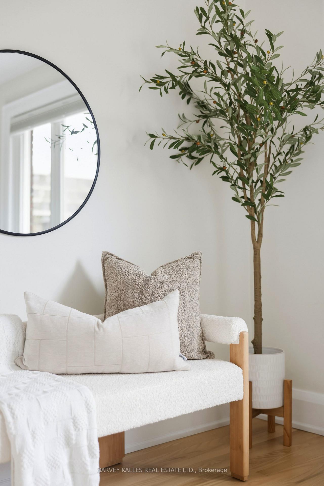 683 Hillsdale Avenue E