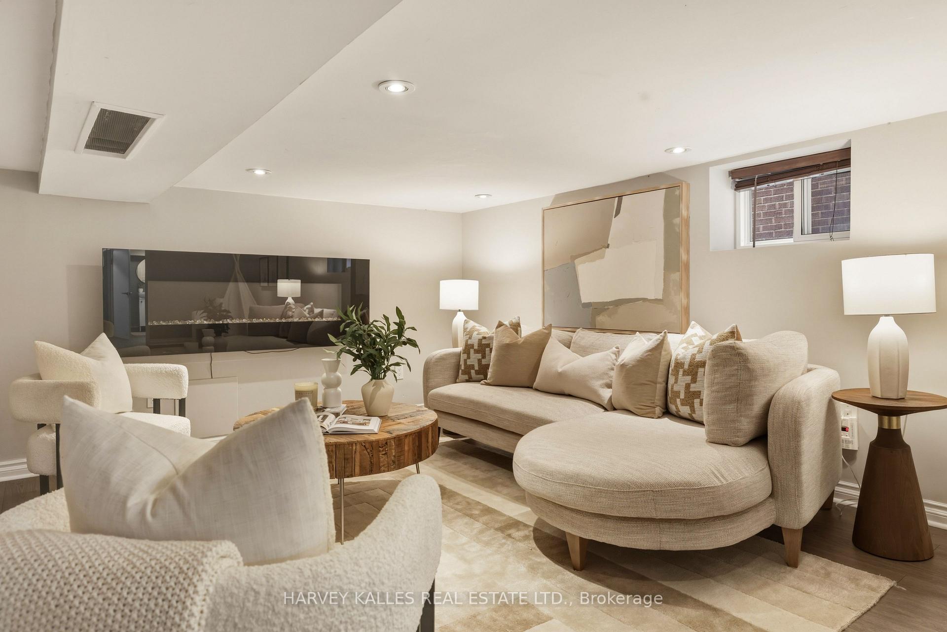 683 Hillsdale Avenue E