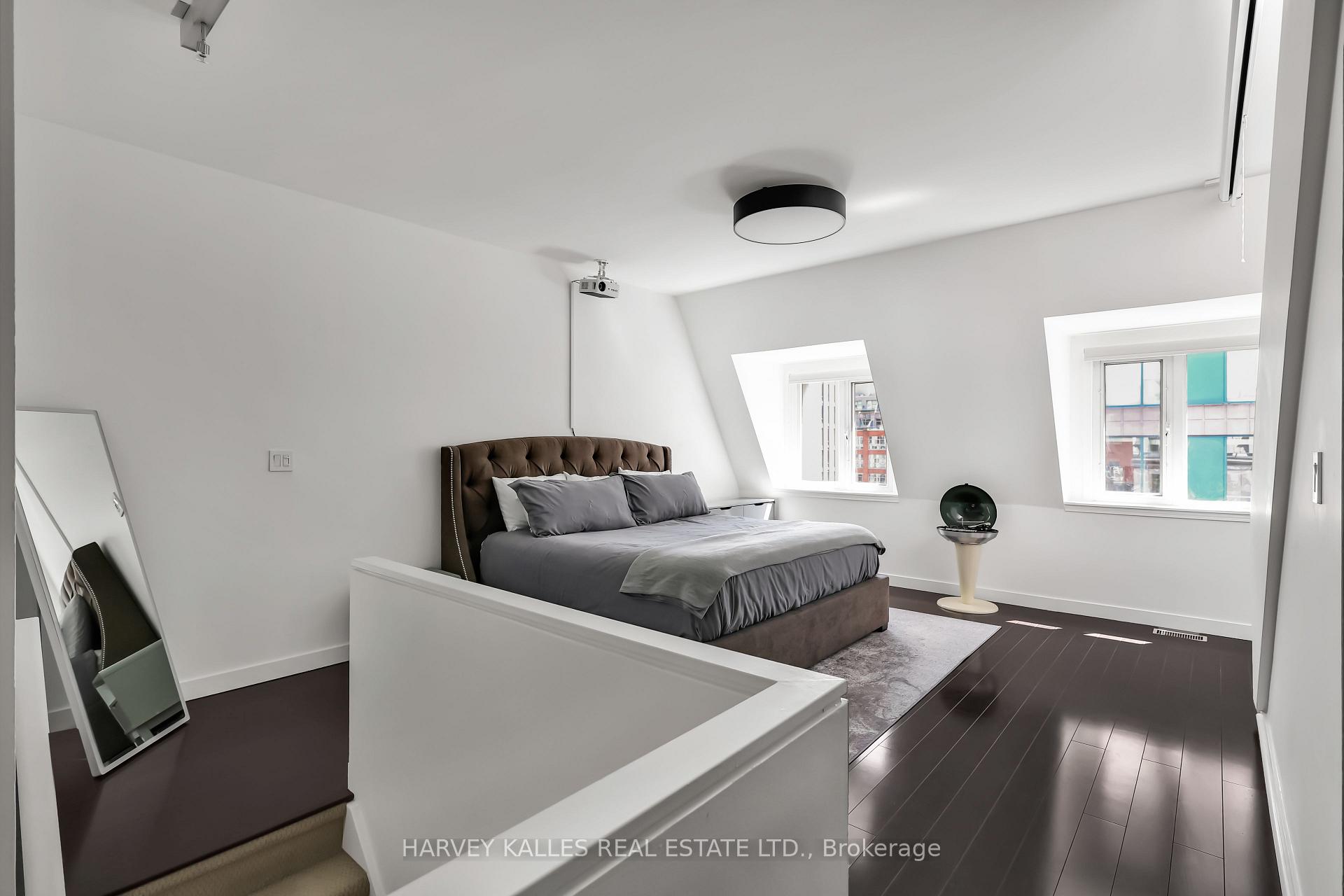 500 Richmond Street W Ph29