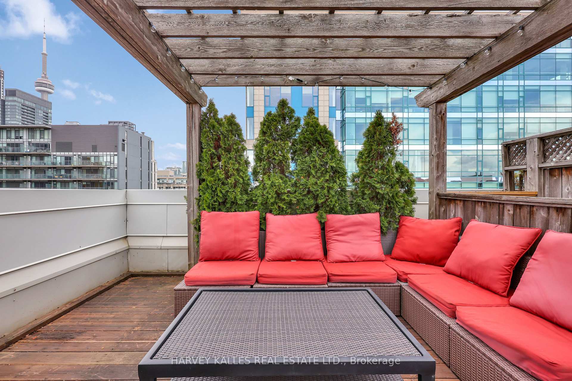 500 Richmond Street W Ph29