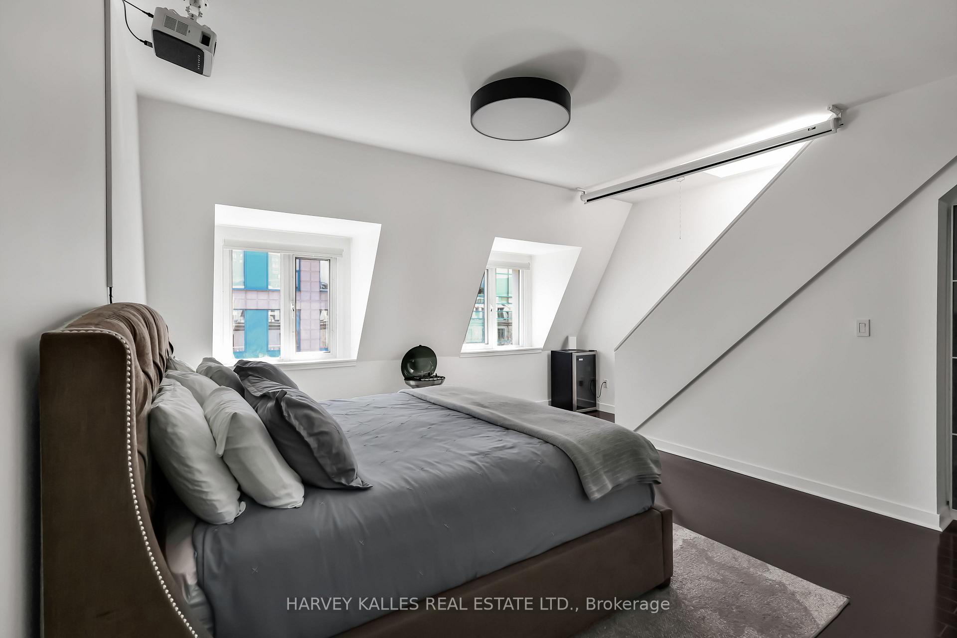 500 Richmond Street W Ph29