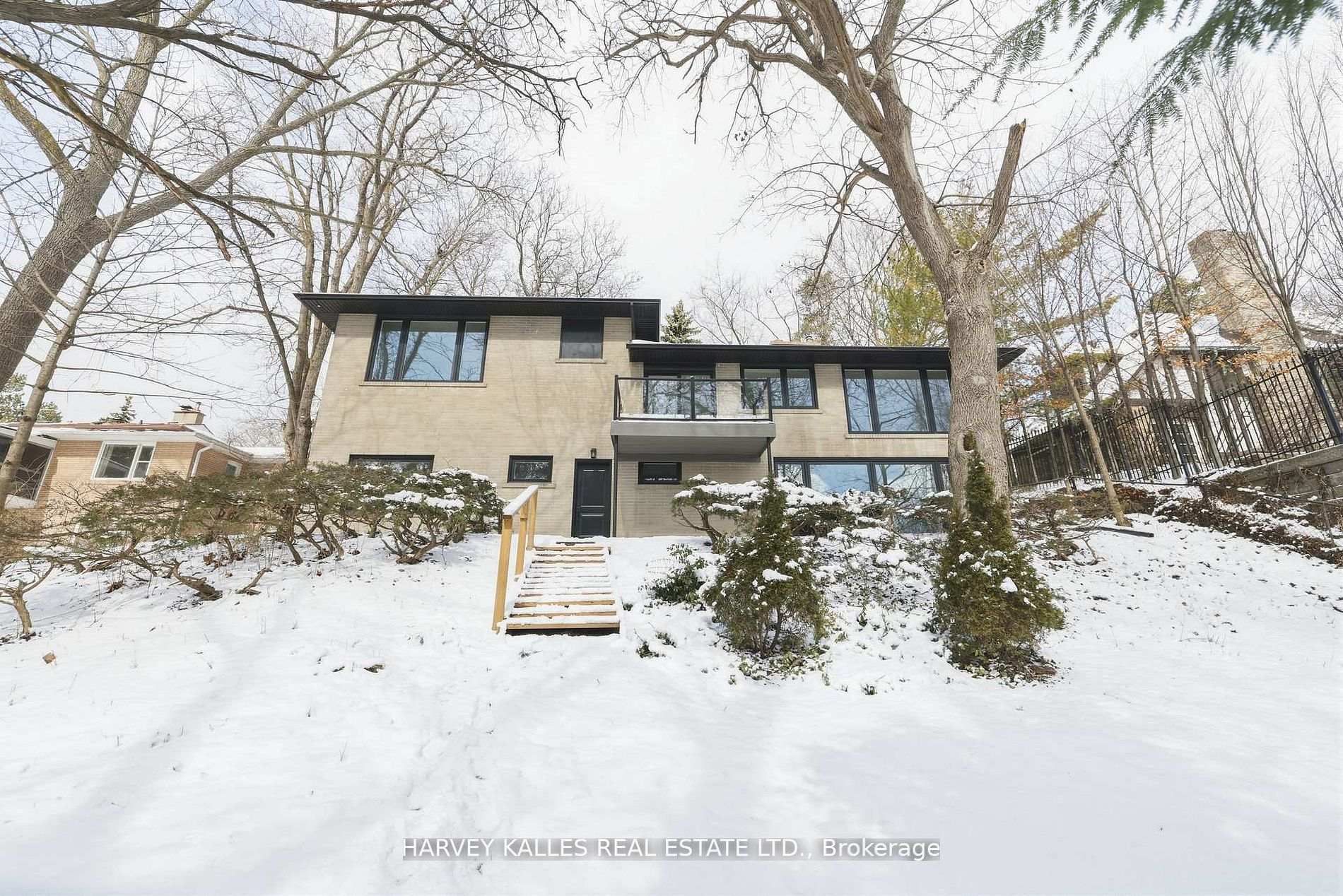 537 Blythwood Road