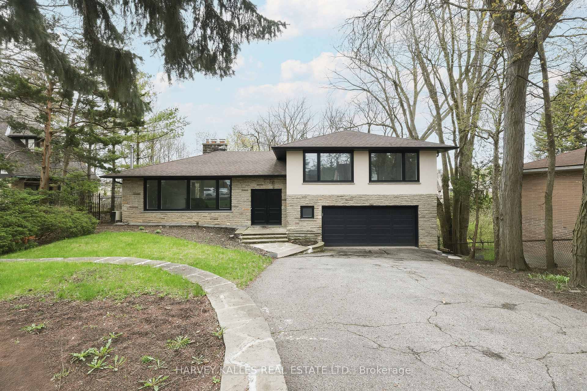 537 Blythwood Road