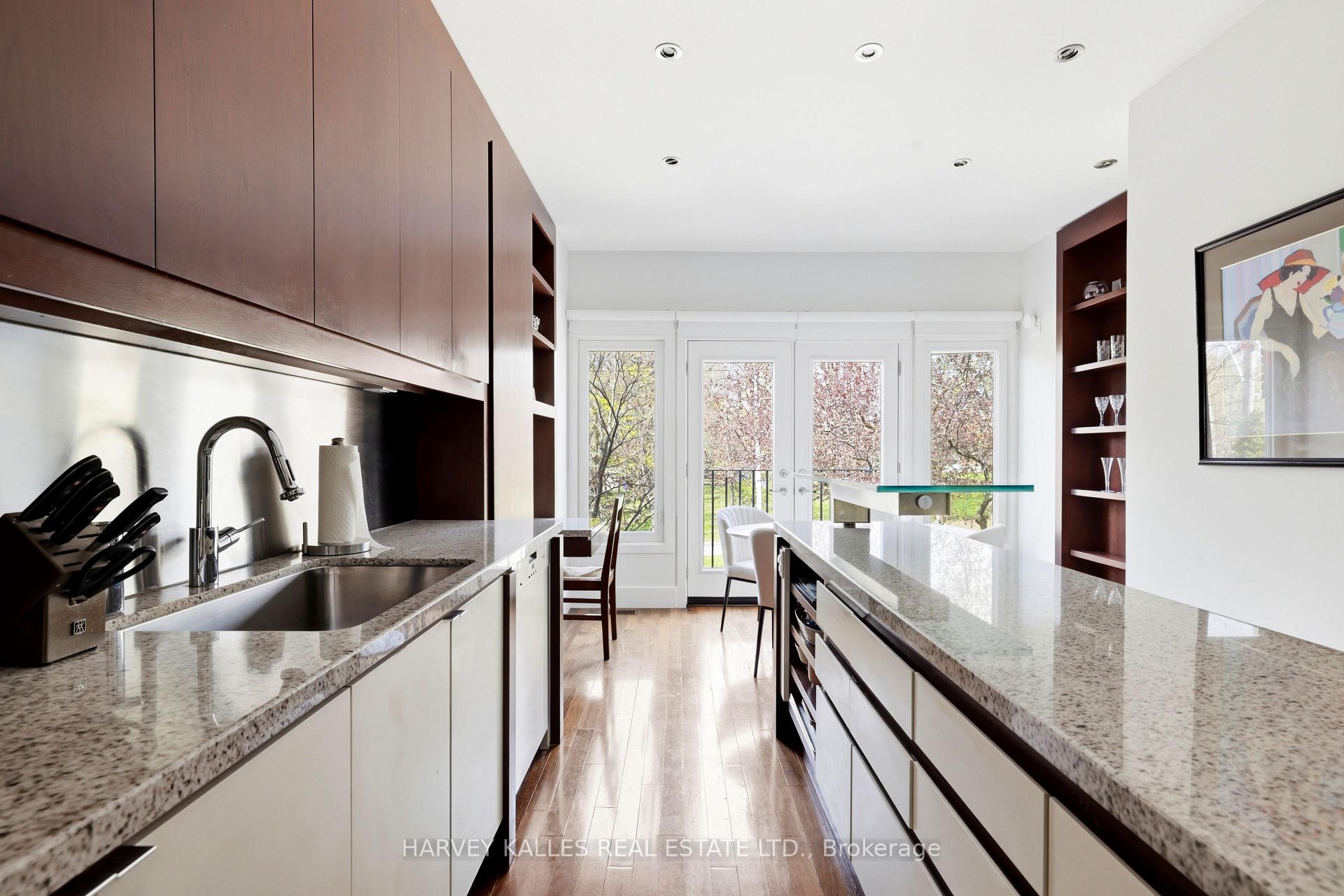 1065 Spadina Road