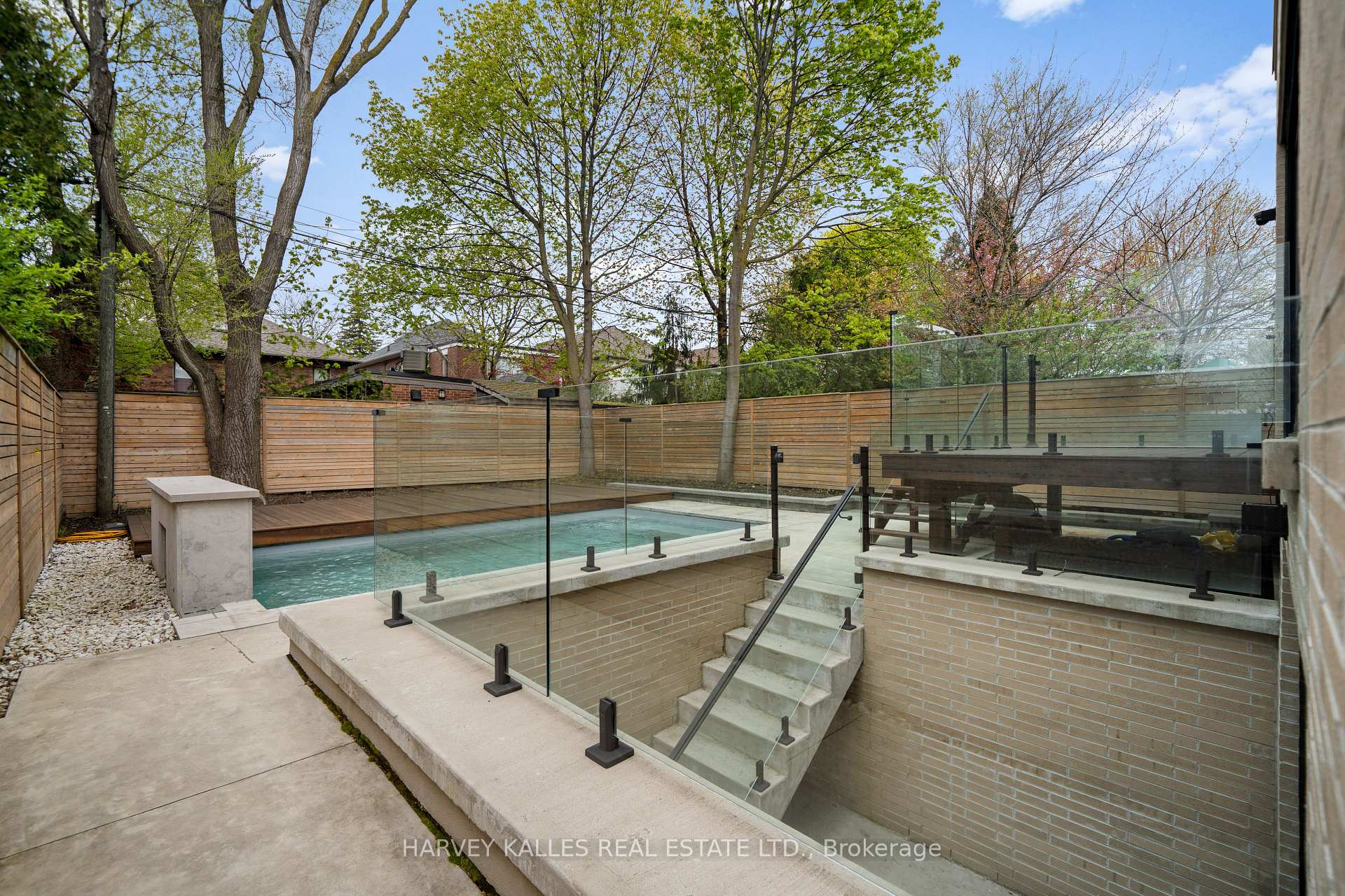 52 Elmsthorpe Avenue