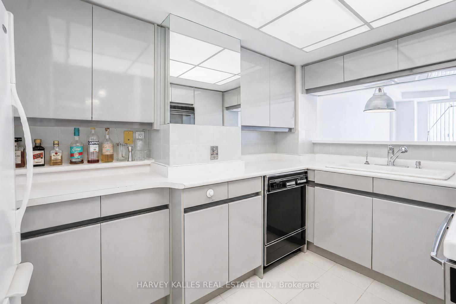 7 Broadway Avenue 609