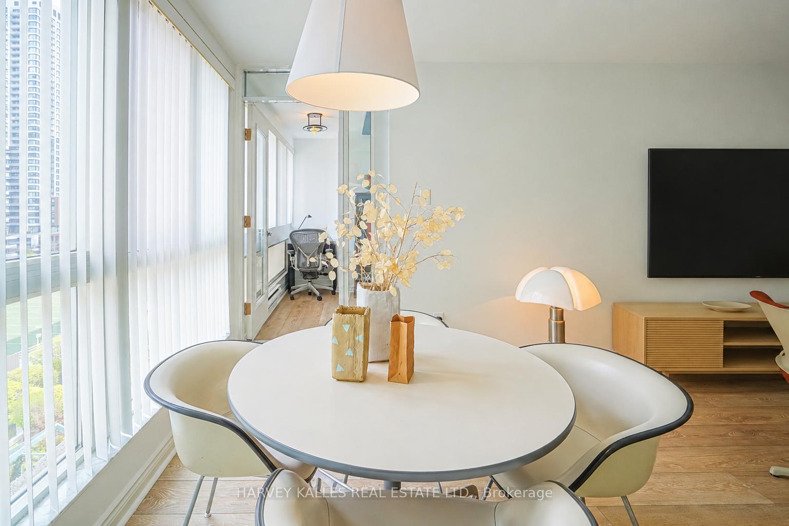 7 Broadway Avenue 609