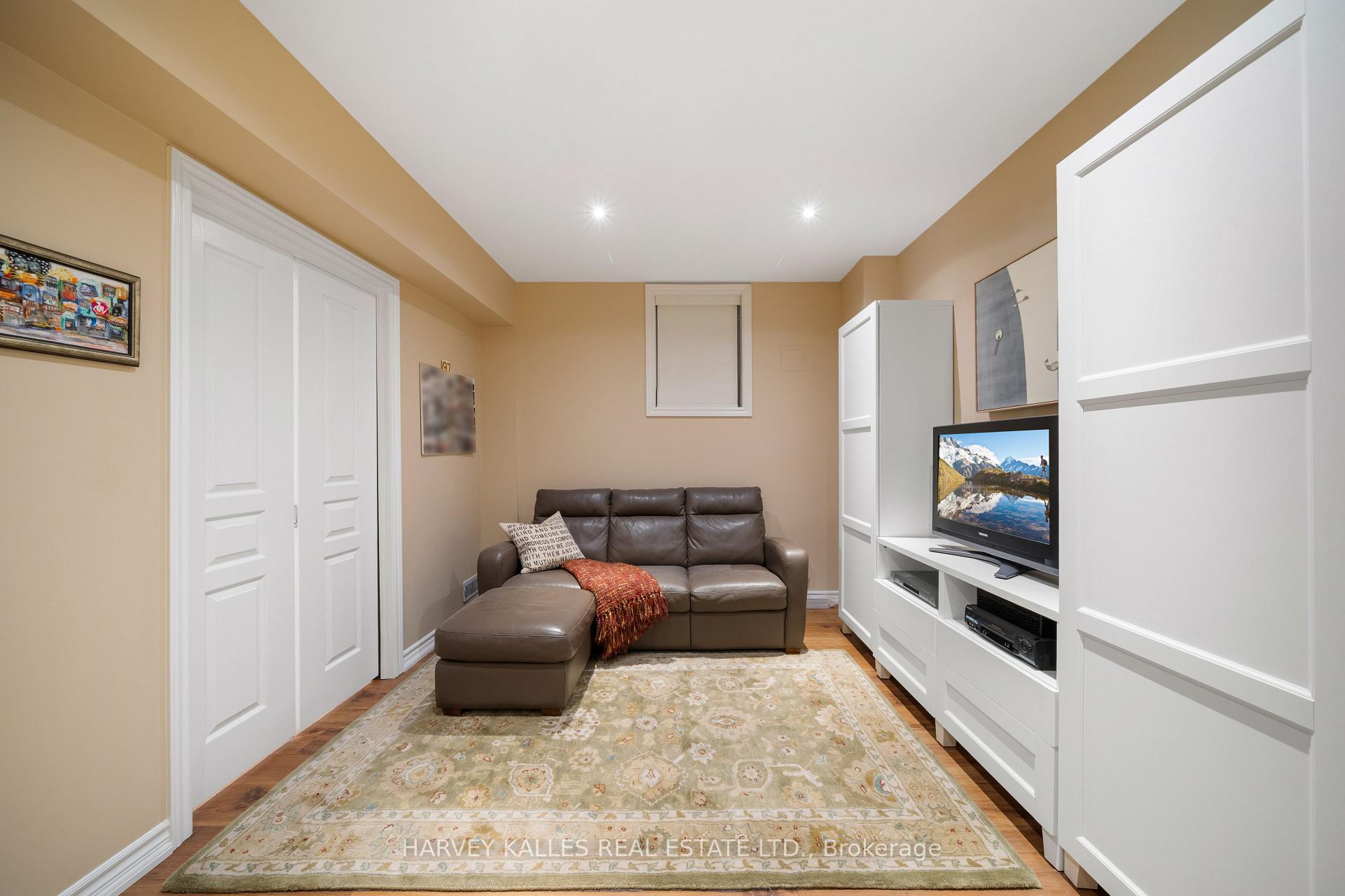 466 Glengarry Avenue
