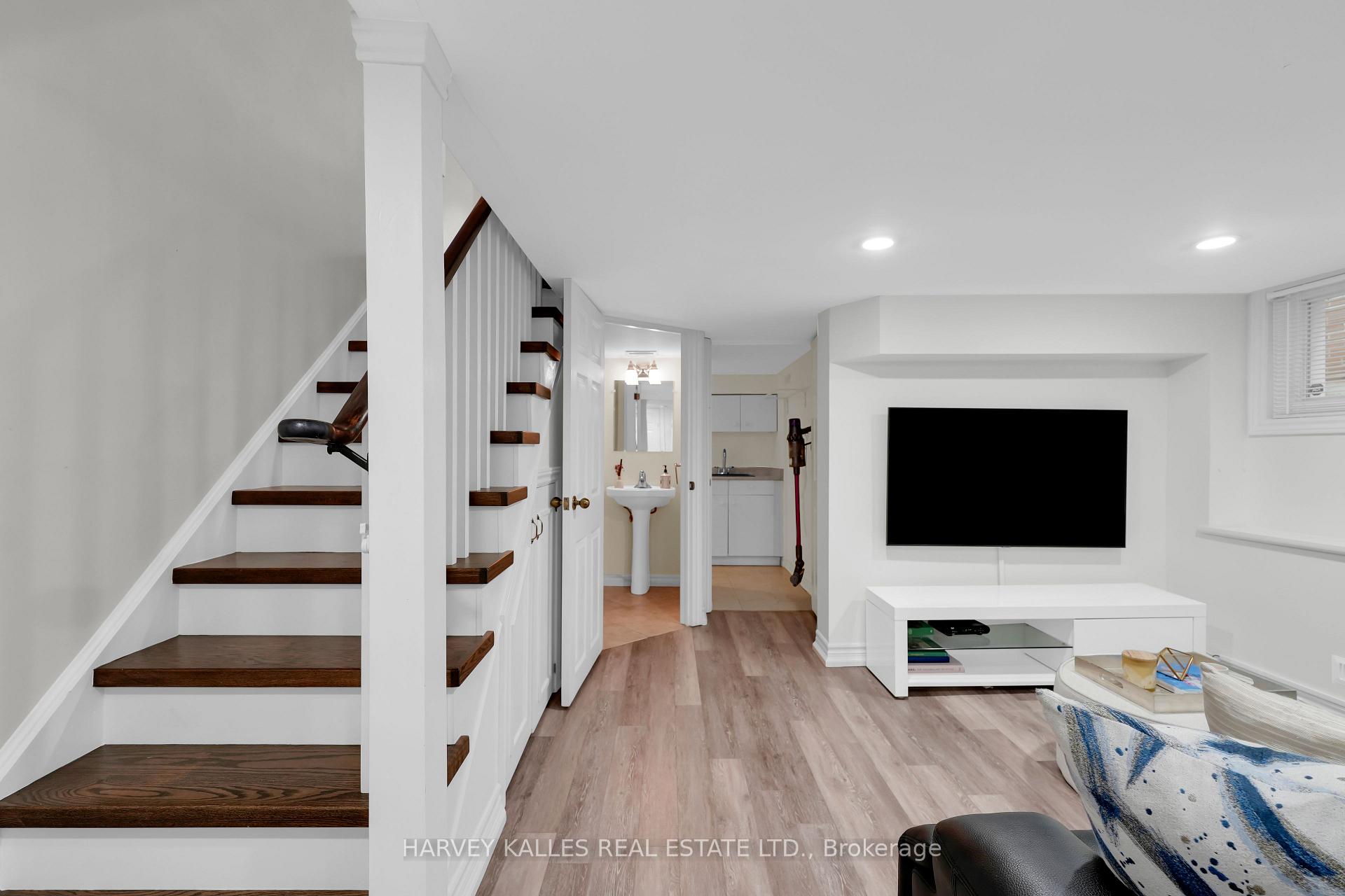 86 Woburn Avenue, Toronto