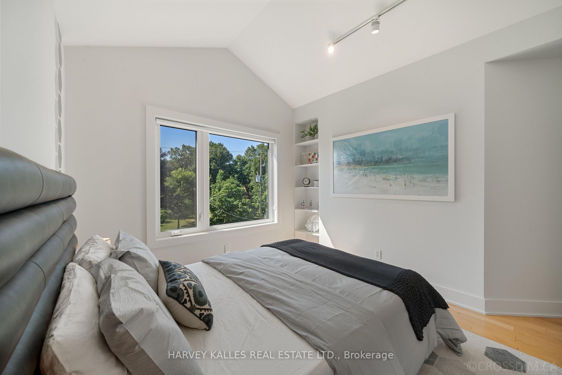 434 Bedford Park Avenue, Toronto