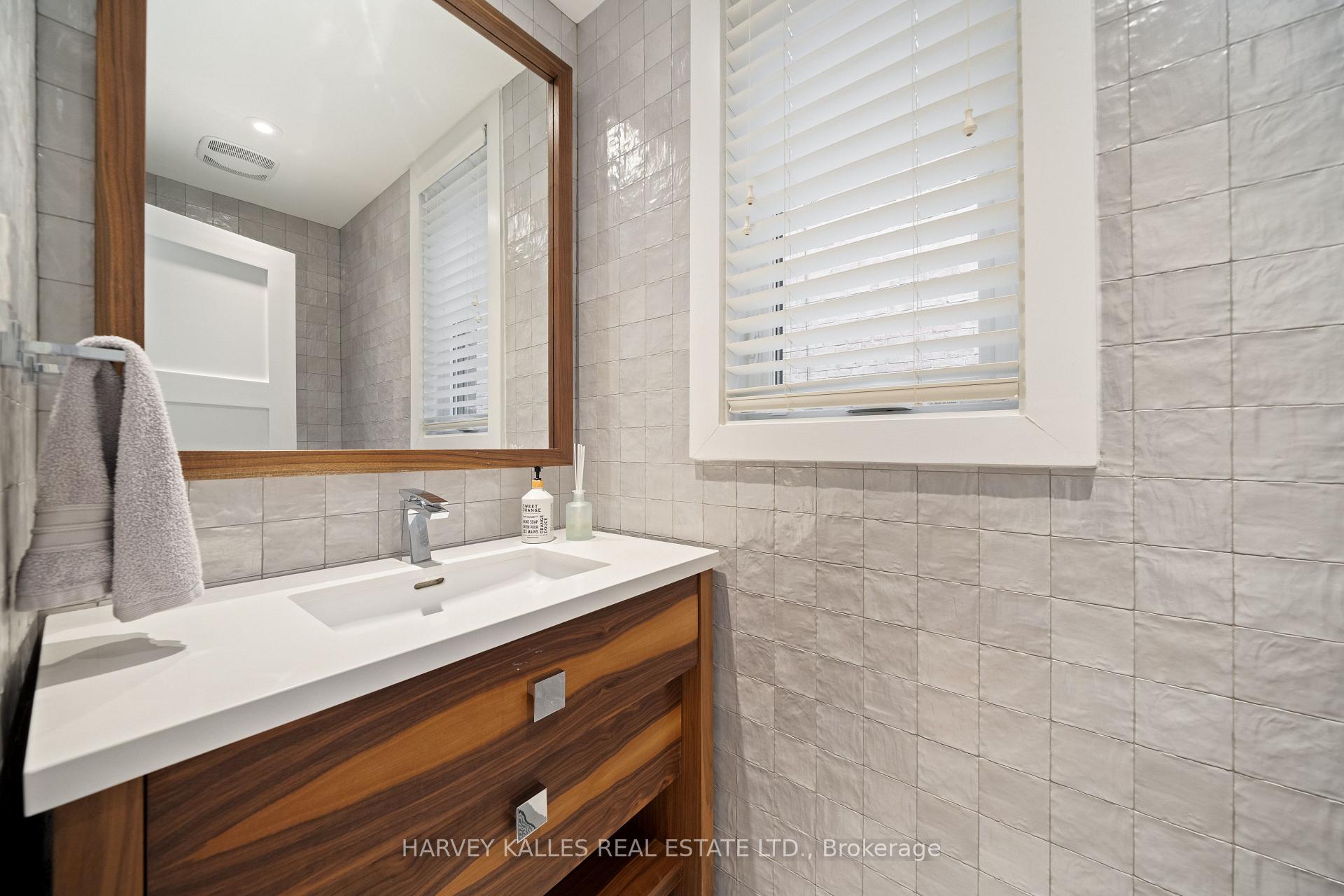 434 Bedford Park Avenue, Toronto