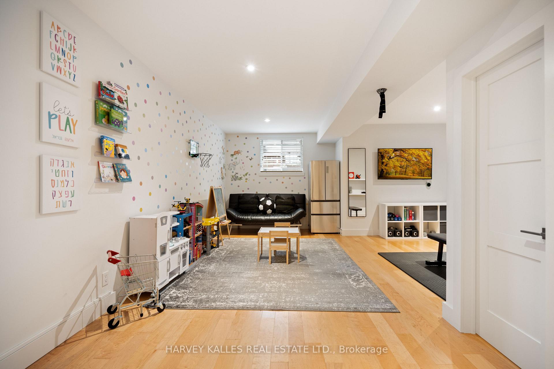 434 Bedford Park Avenue, Toronto