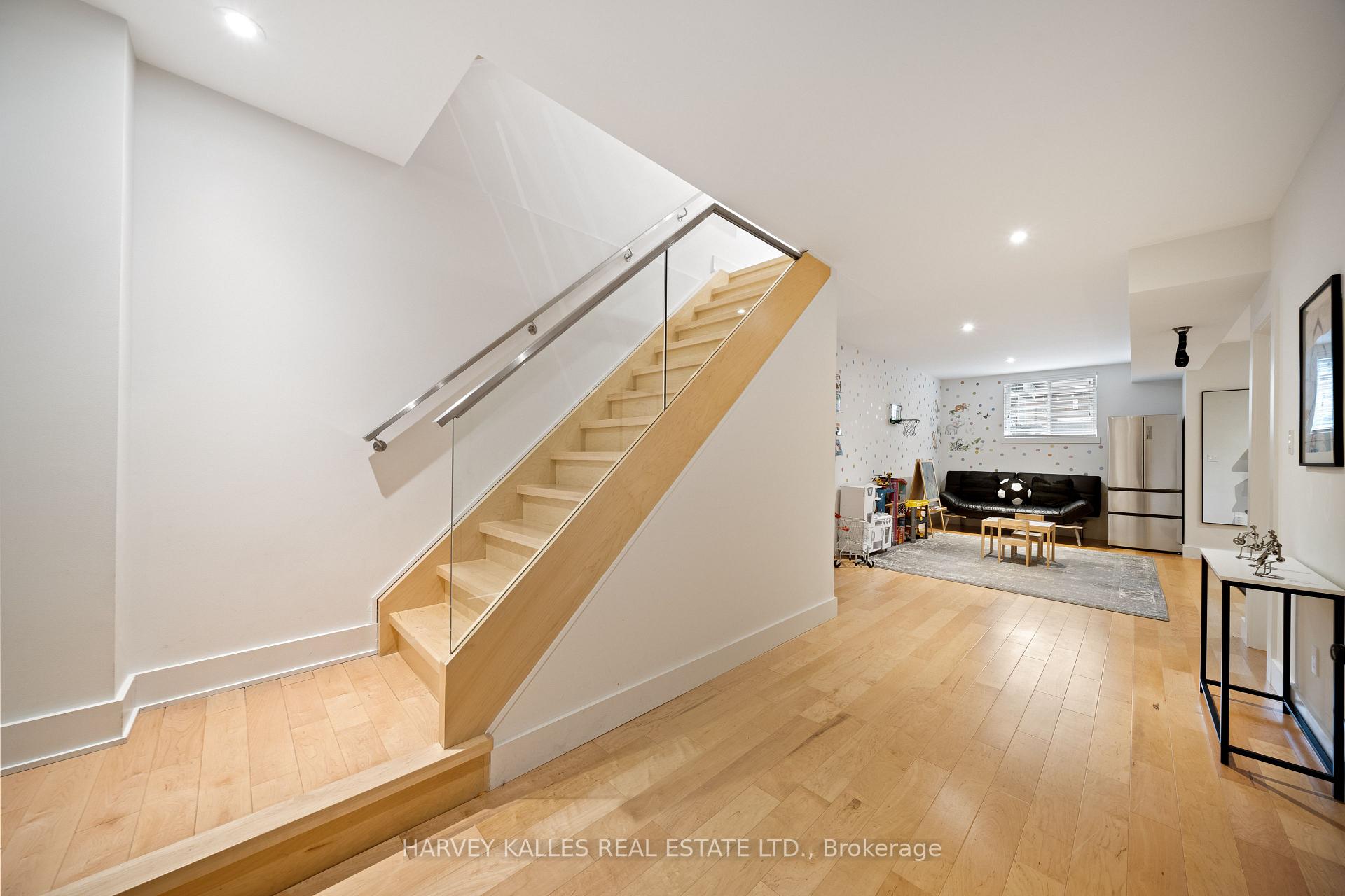 434 Bedford Park Avenue, Toronto