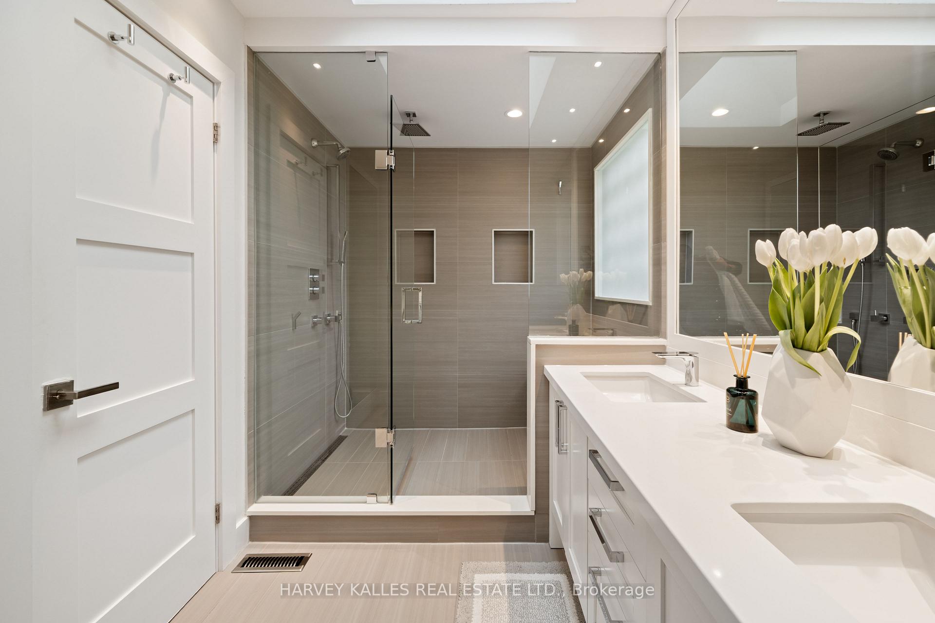 434 Bedford Park Avenue, Toronto