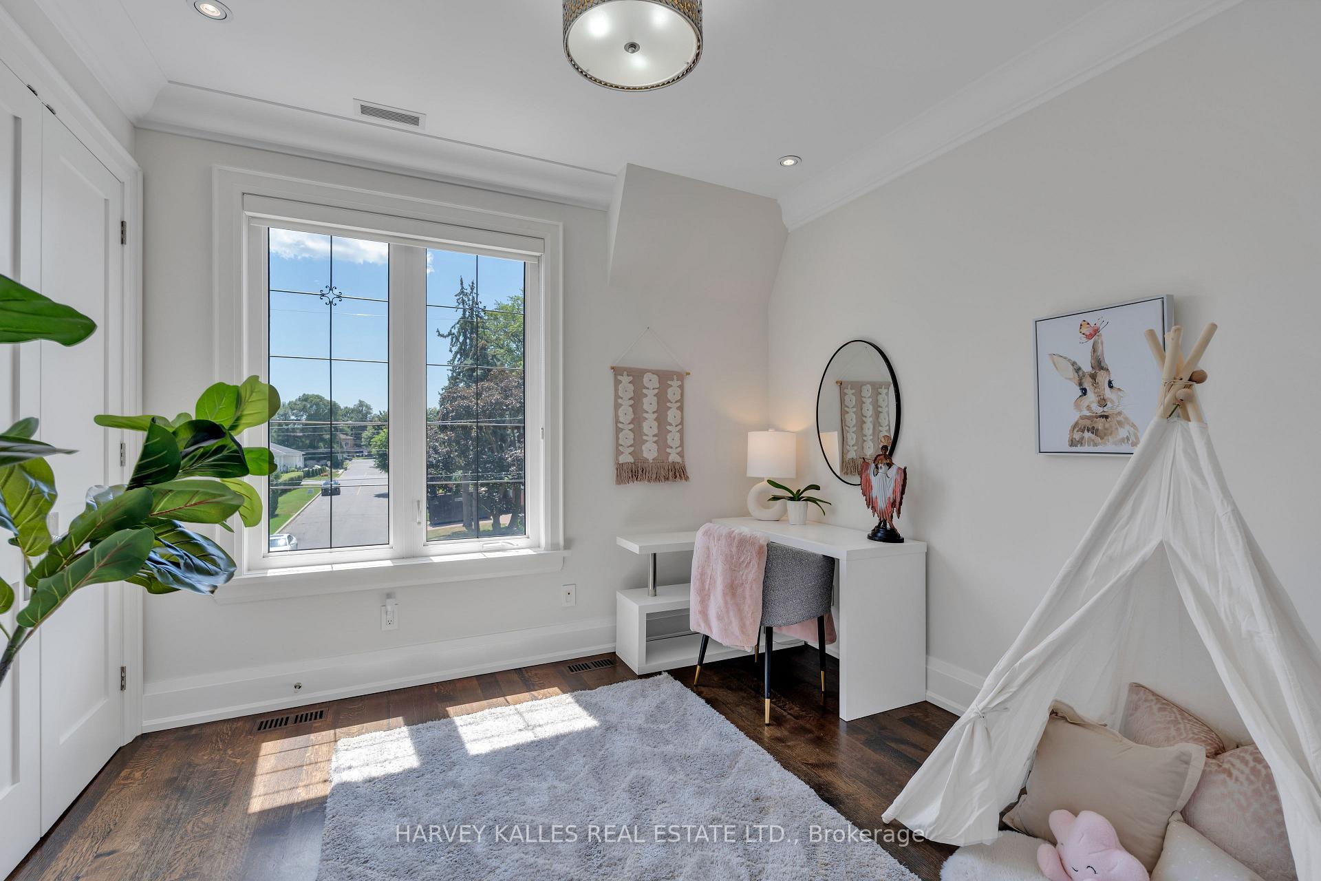 516 Douglas Avenue, Toronto