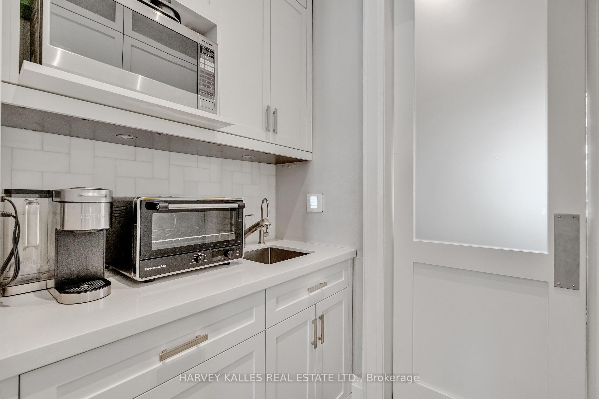 516 Douglas Avenue, Toronto