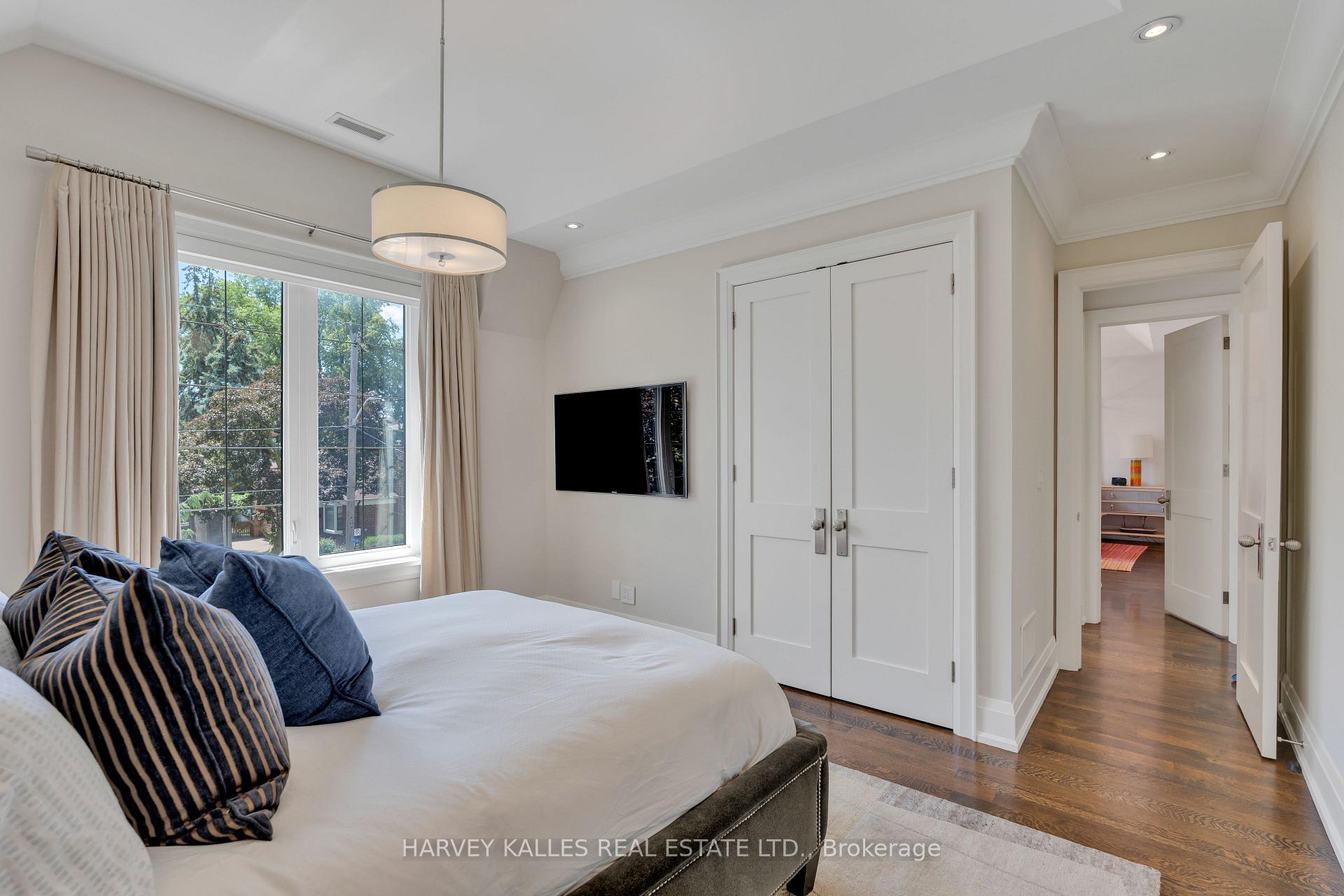 516 Douglas Avenue, Toronto