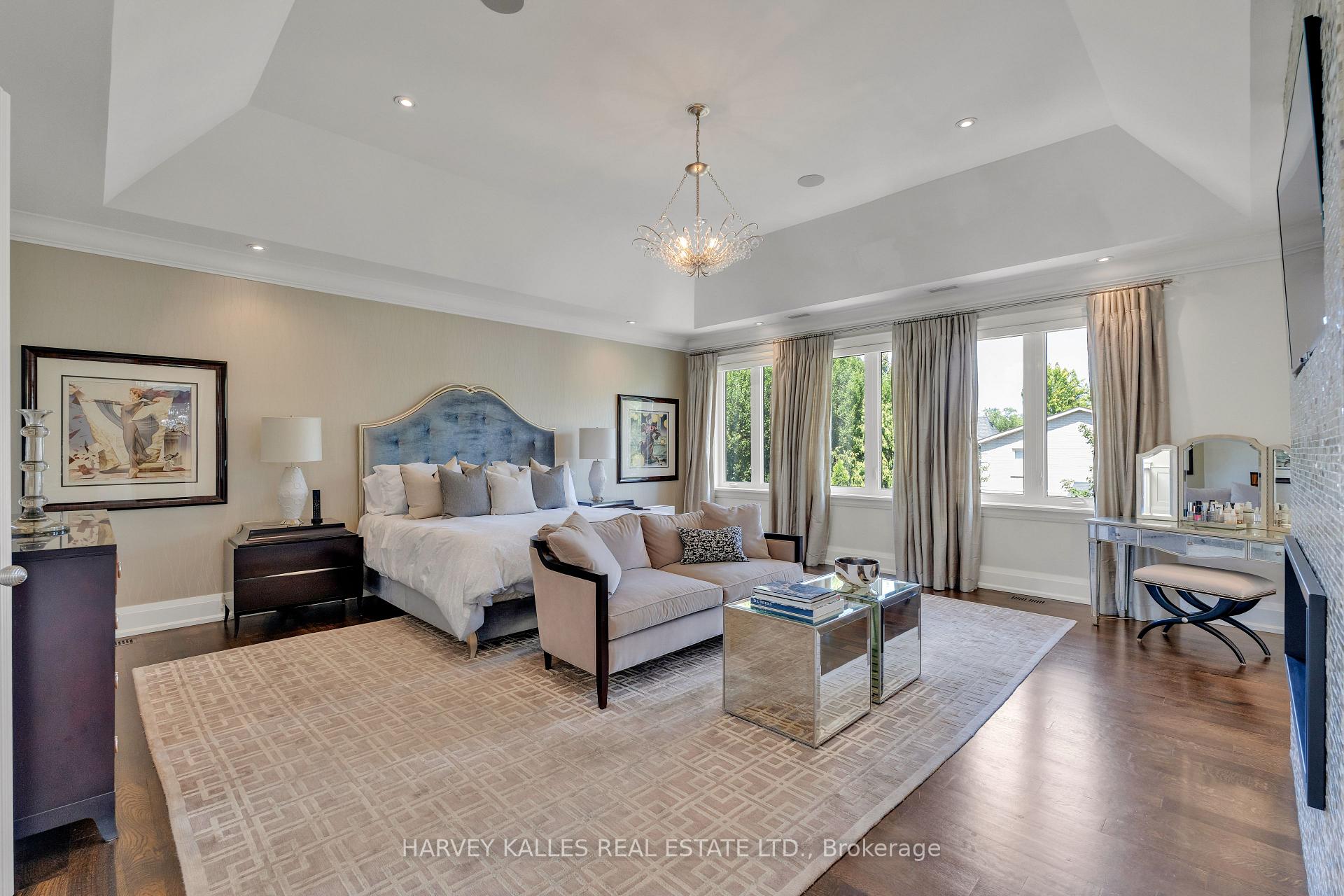 516 Douglas Avenue, Toronto