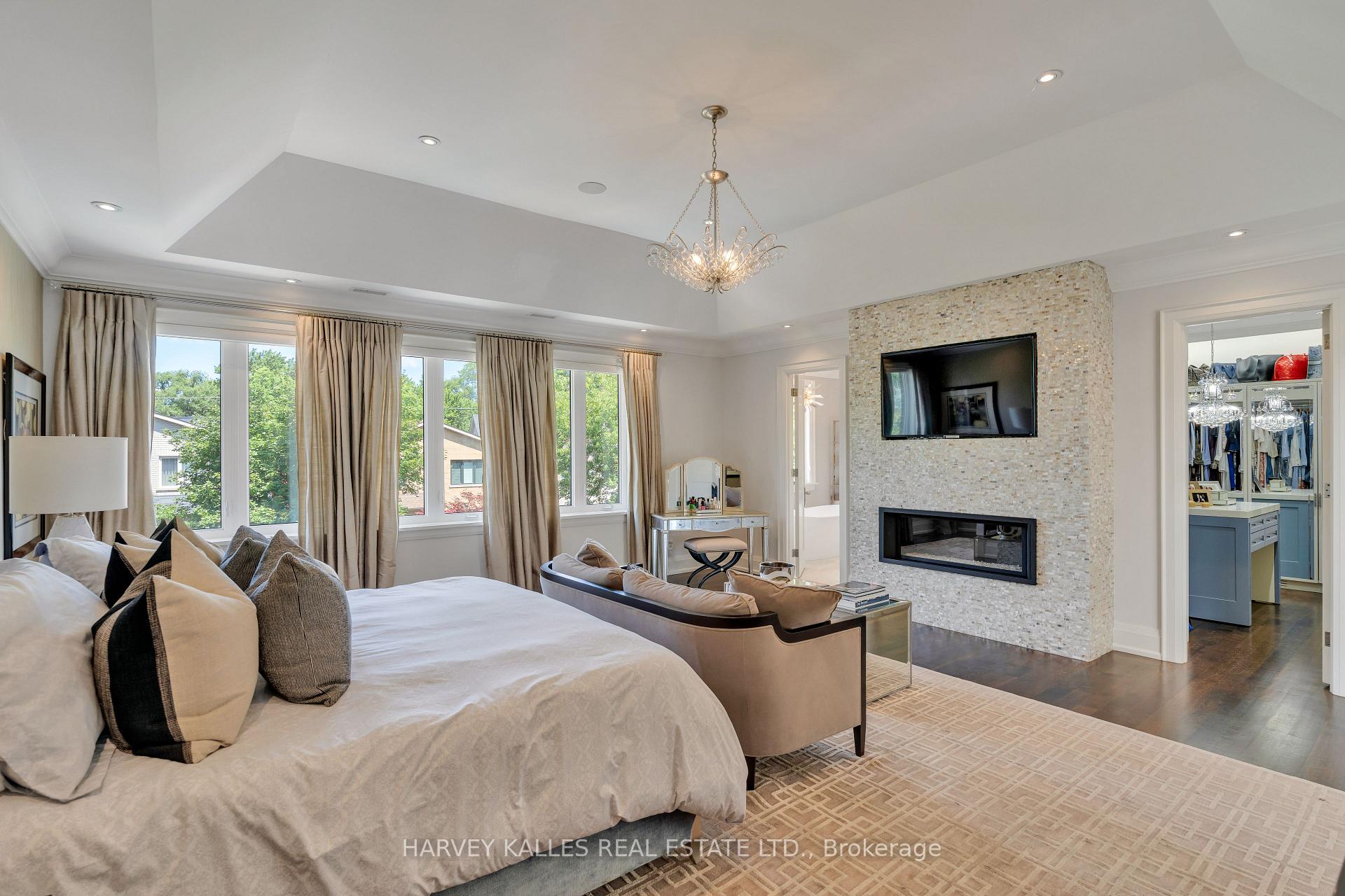 516 Douglas Avenue, Toronto