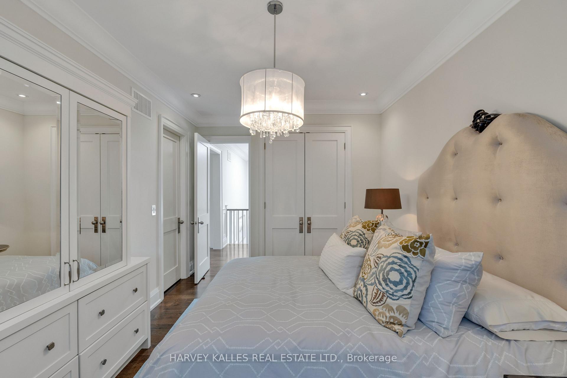 516 Douglas Avenue, Toronto