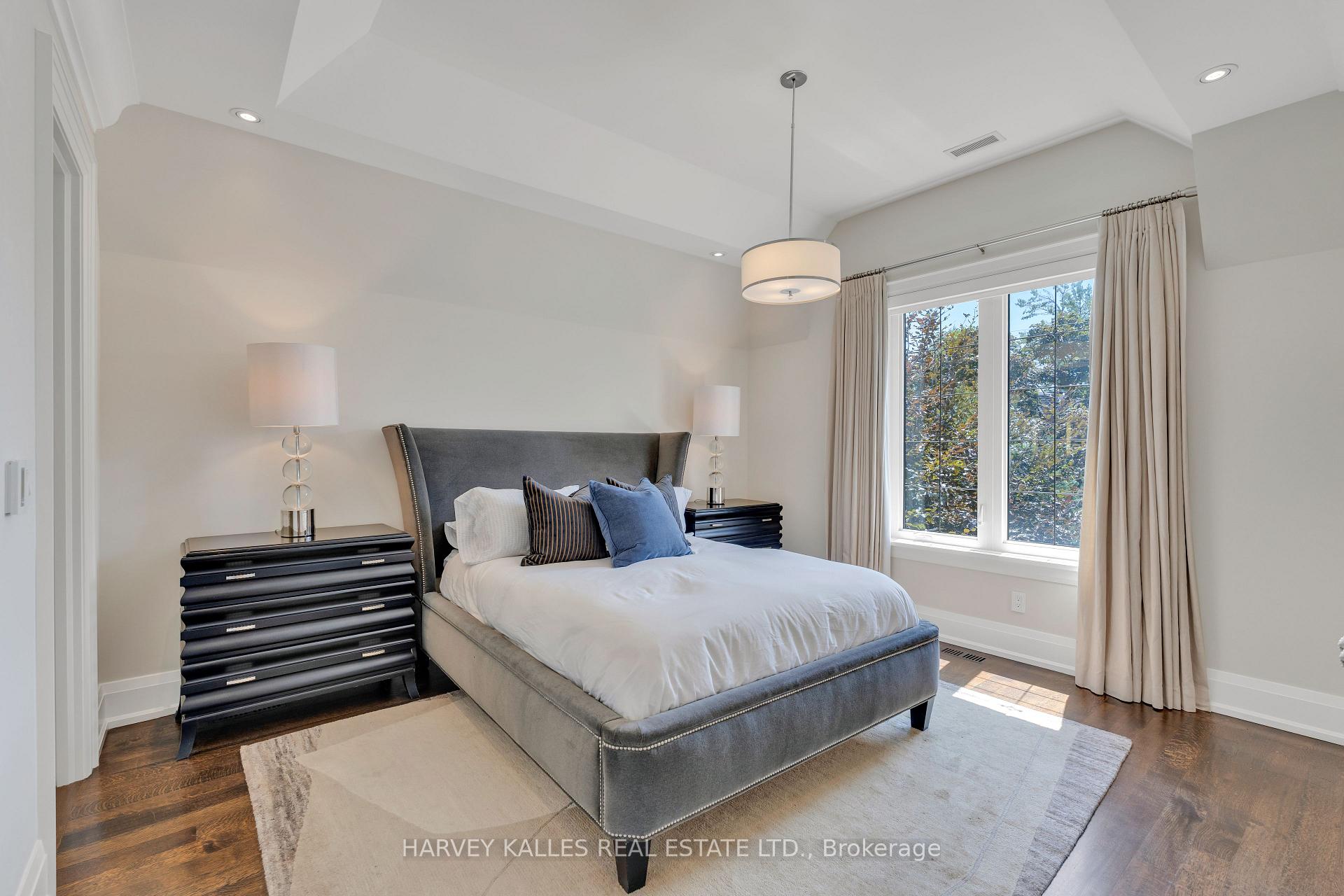 516 Douglas Avenue, Toronto