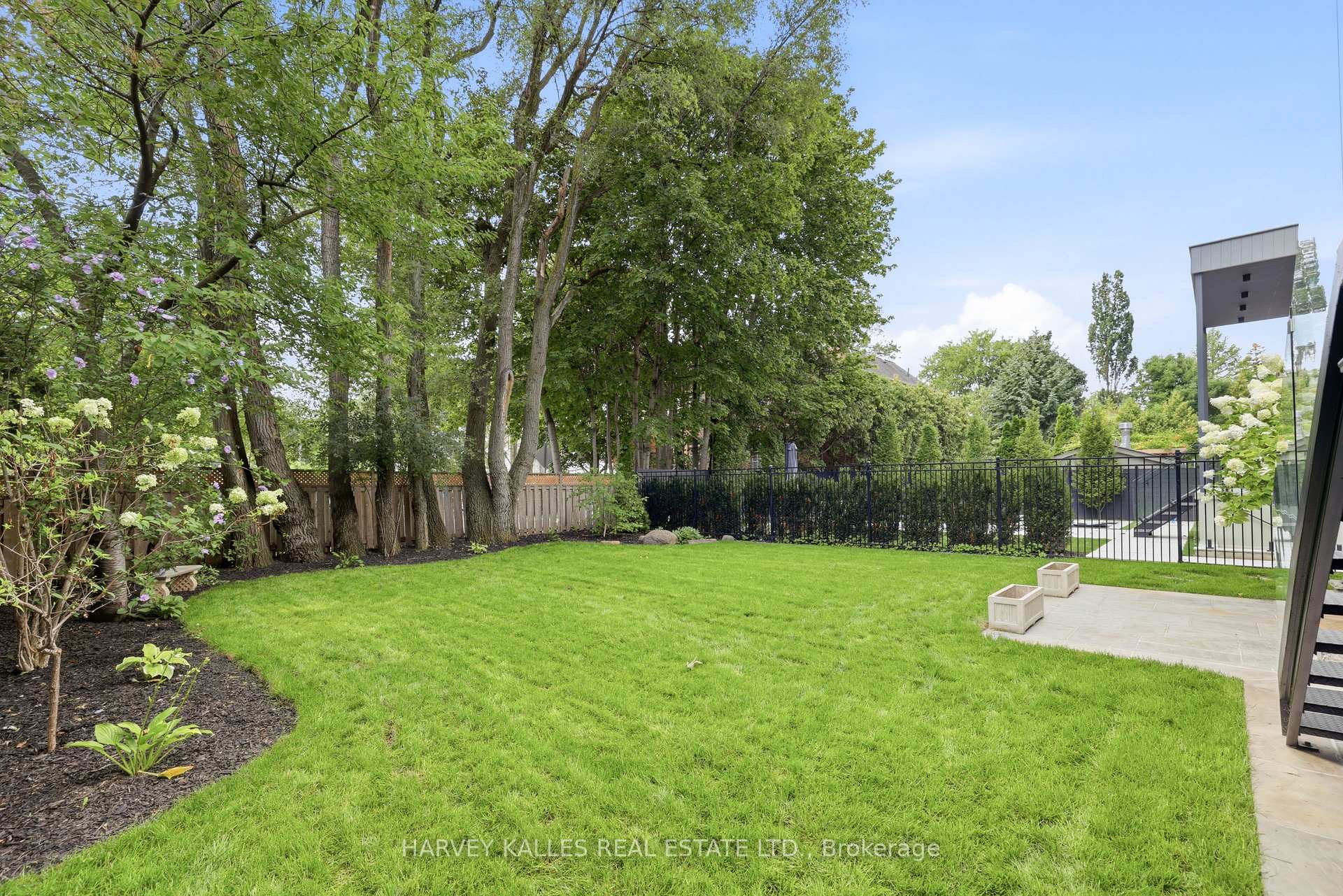 291 Brooke Avenue, Toronto