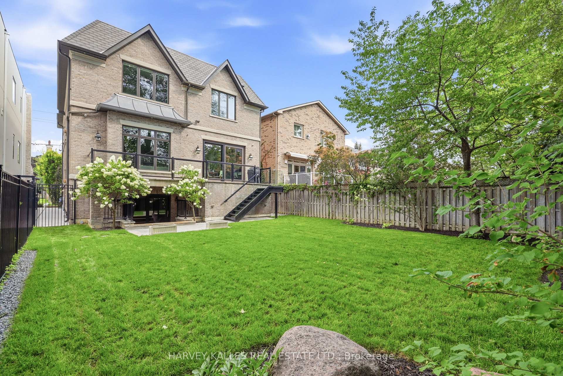 291 Brooke Avenue, Toronto