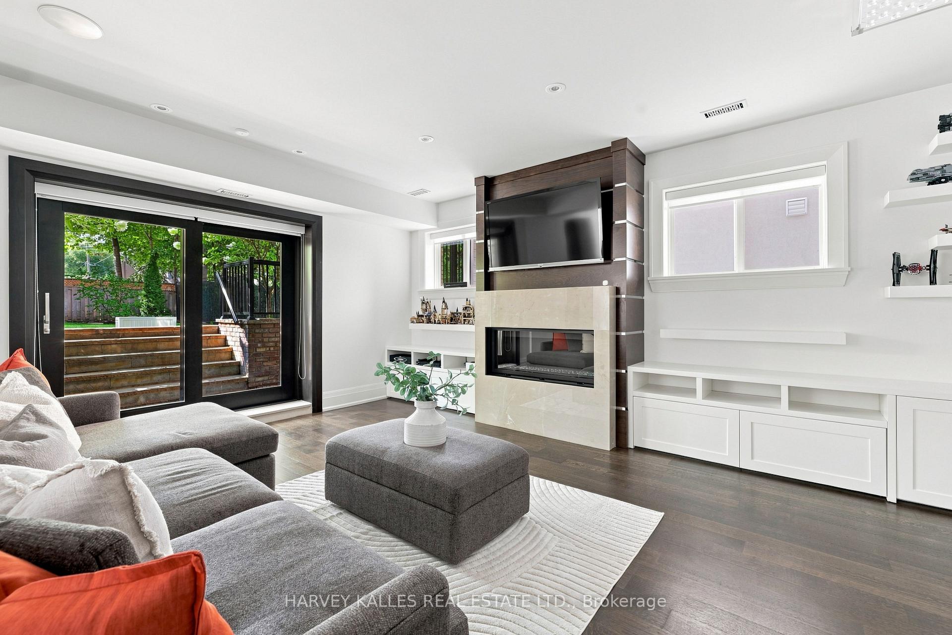 291 Brooke Avenue, Toronto