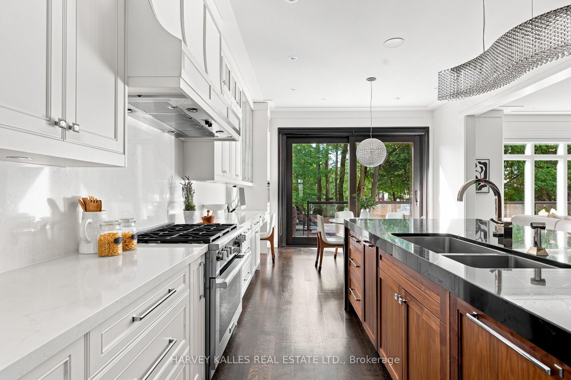 291 Brooke Avenue, Toronto