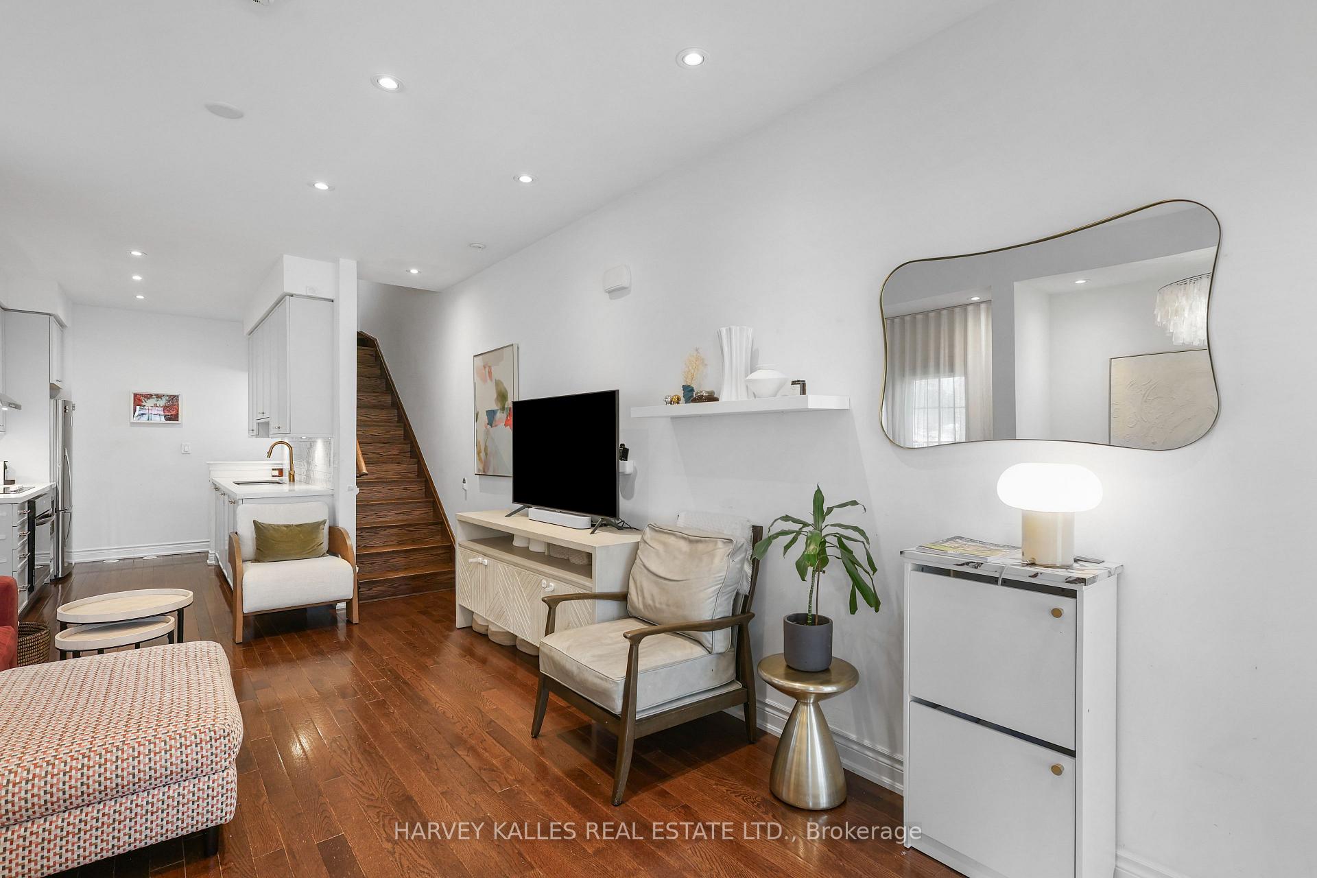 70 Hargrave Lane 7, Toronto Unit: 7