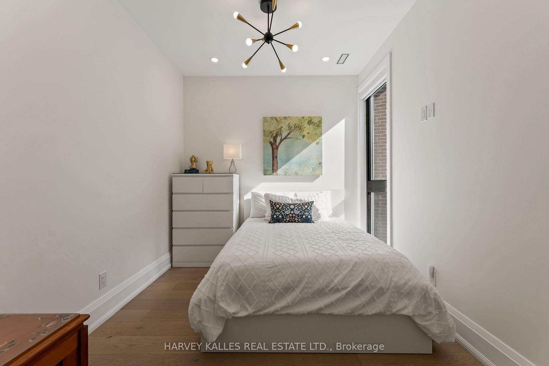 75 Lawrence Crescent, Toronto