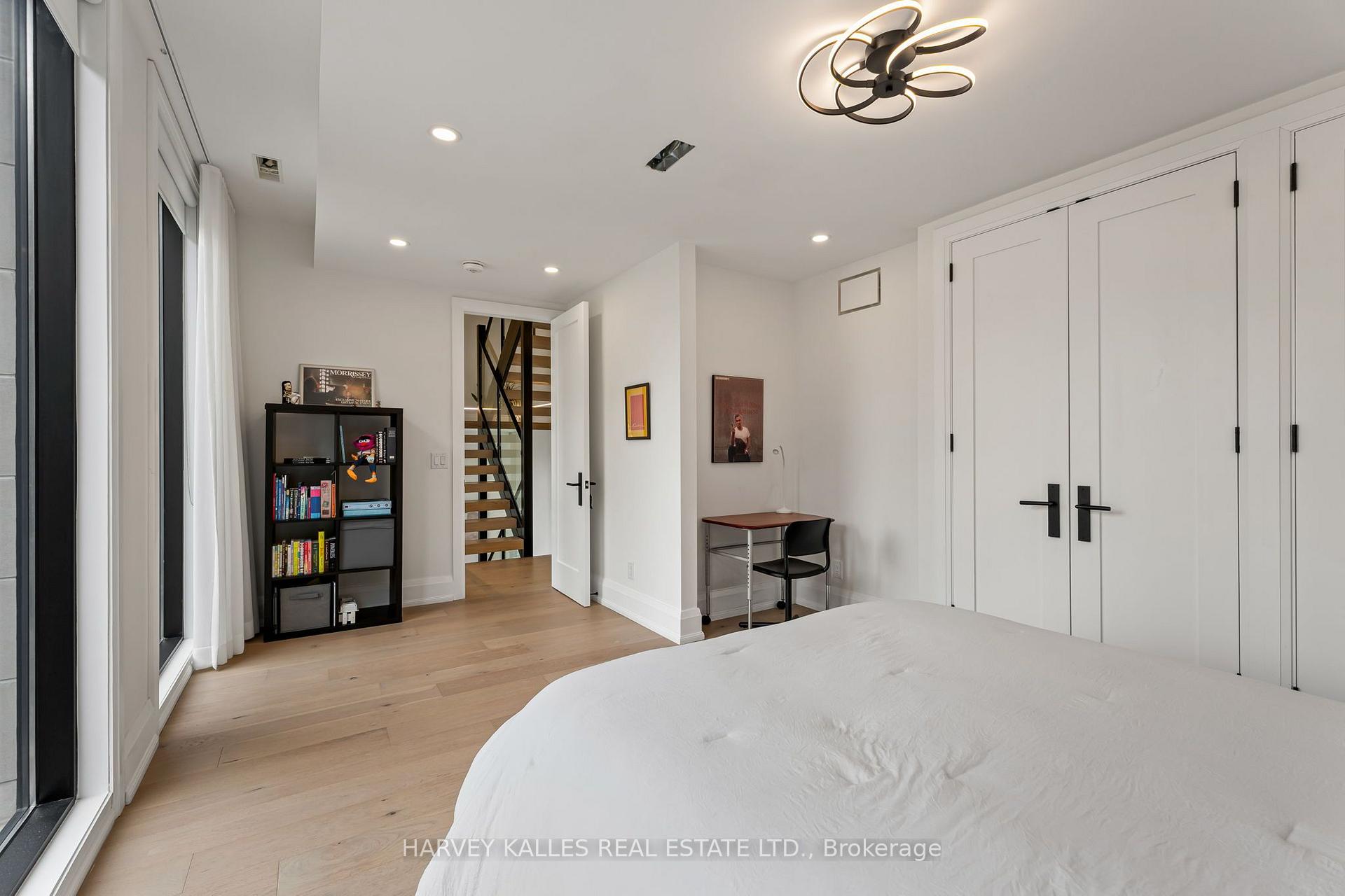 75 Lawrence Crescent, Toronto
