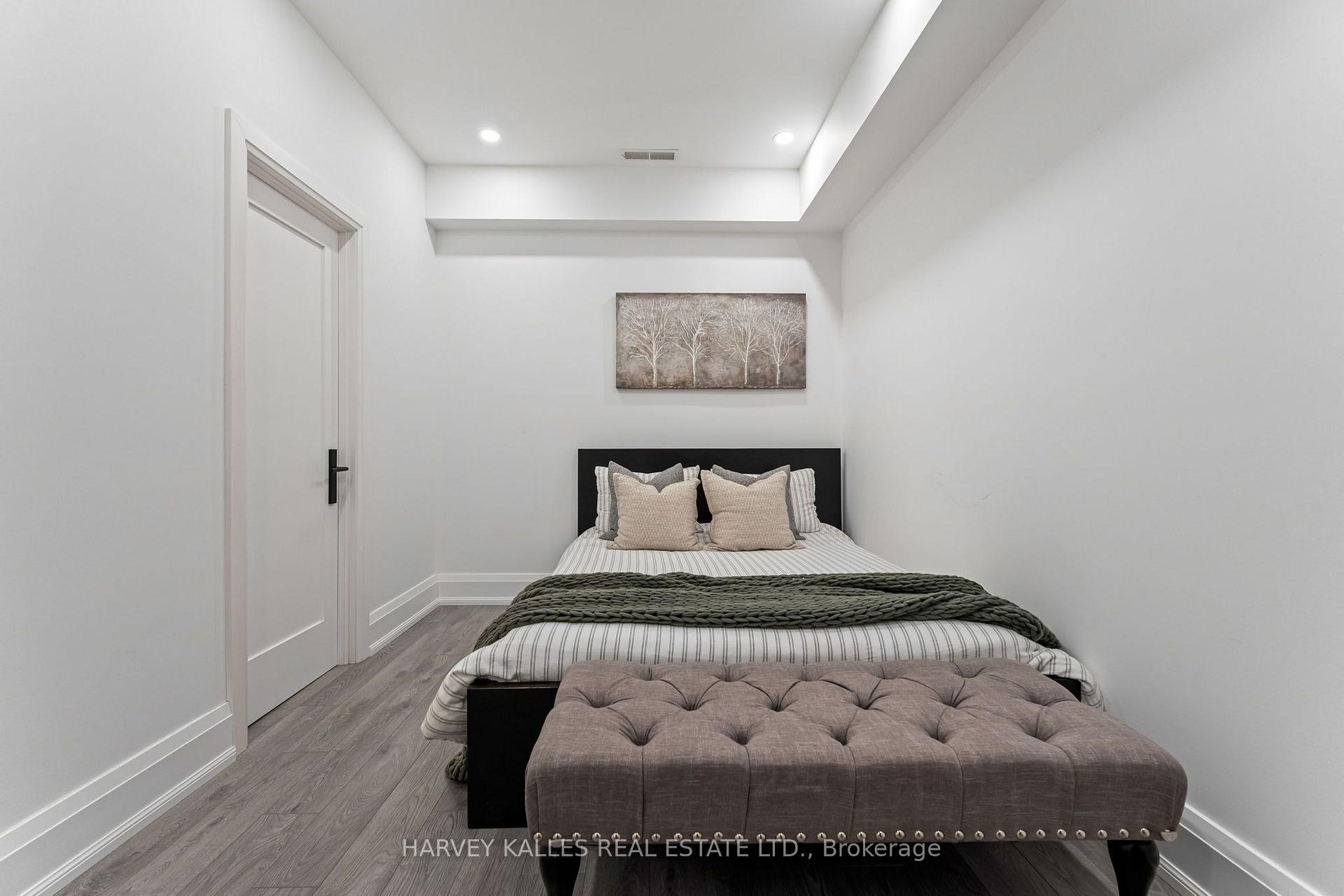 75 Lawrence Crescent, Toronto