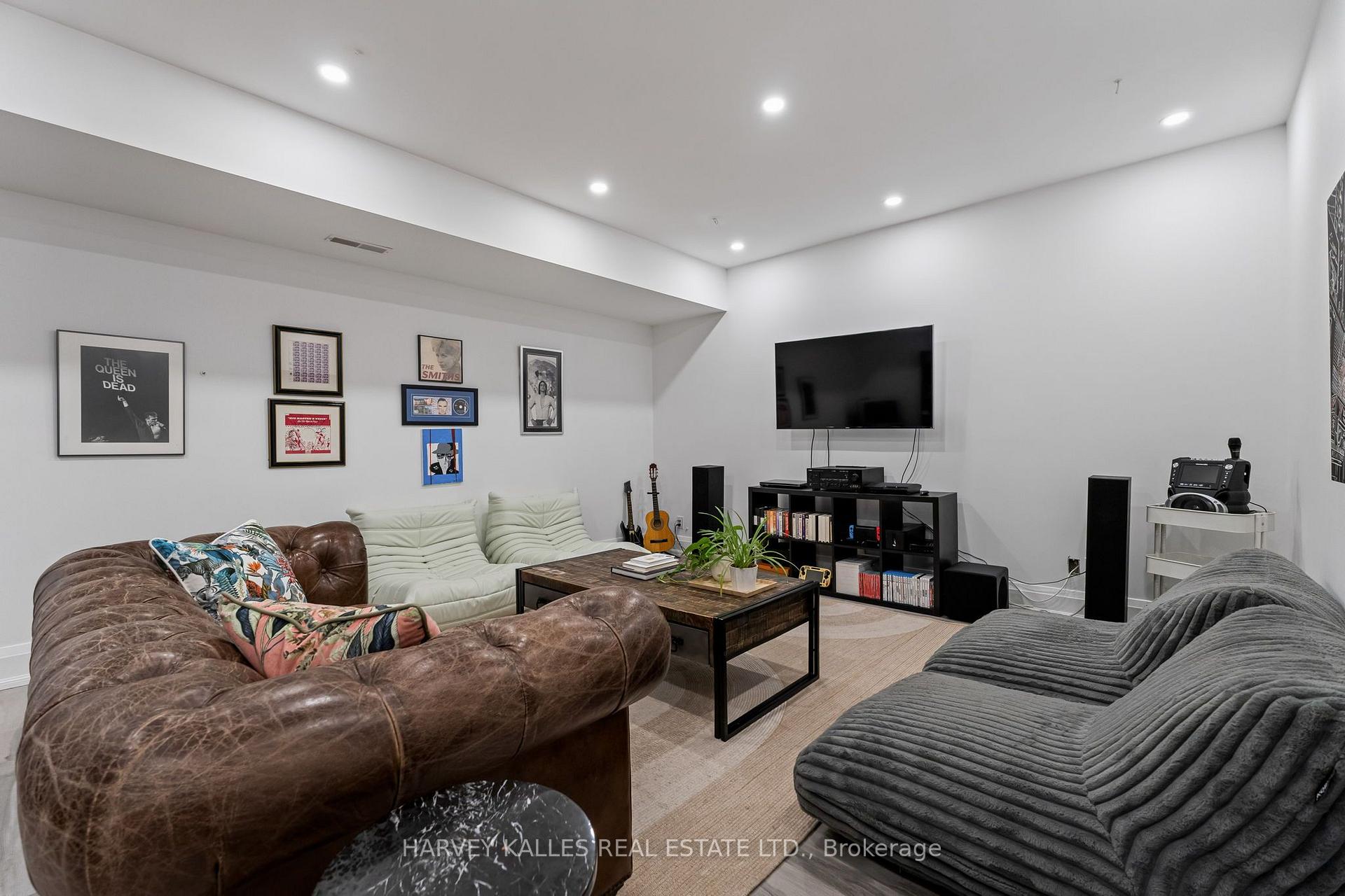 75 Lawrence Crescent, Toronto