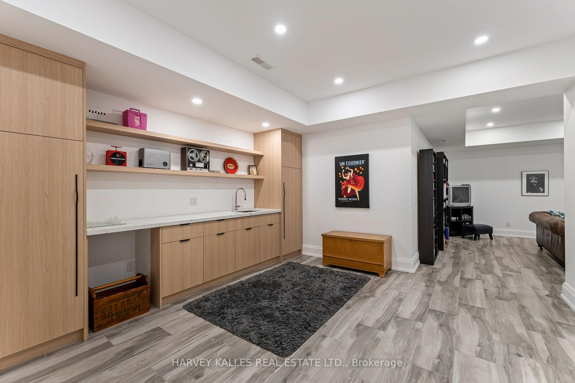 75 Lawrence Crescent, Toronto