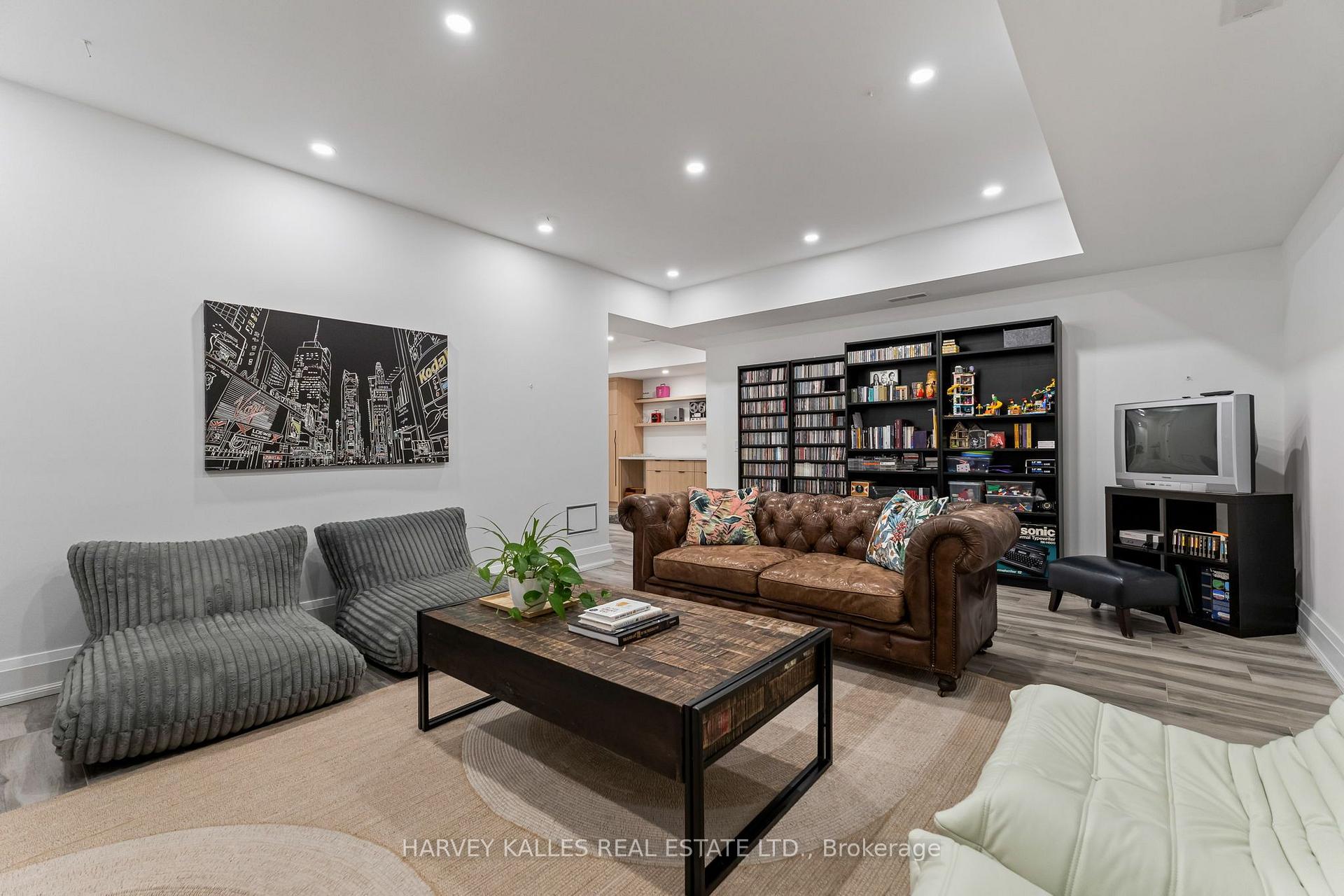 75 Lawrence Crescent, Toronto