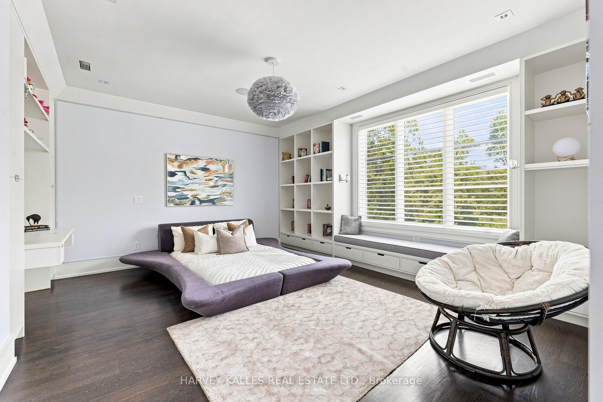 126 Sandringham Drive, Toronto