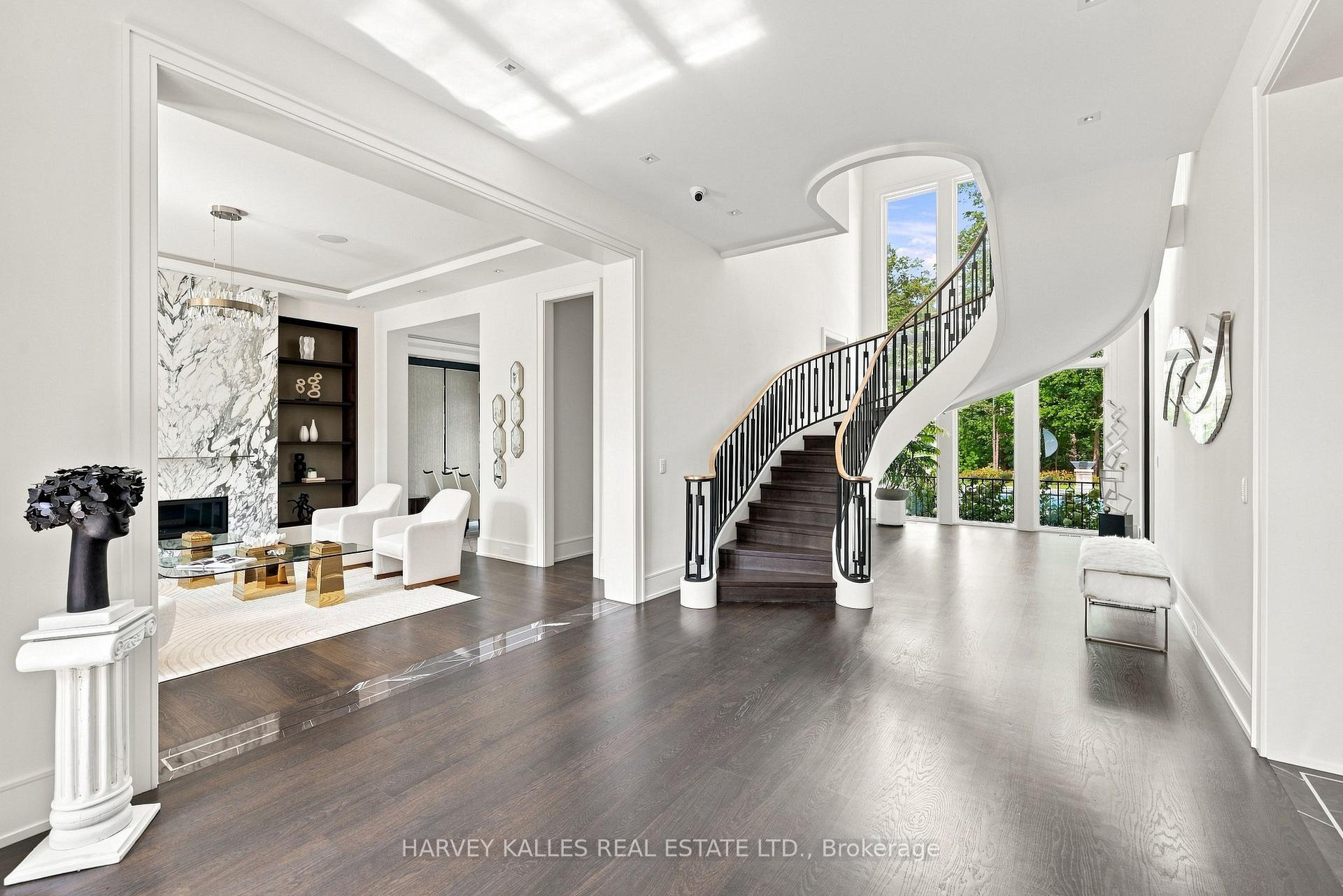 126 Sandringham Drive, Toronto